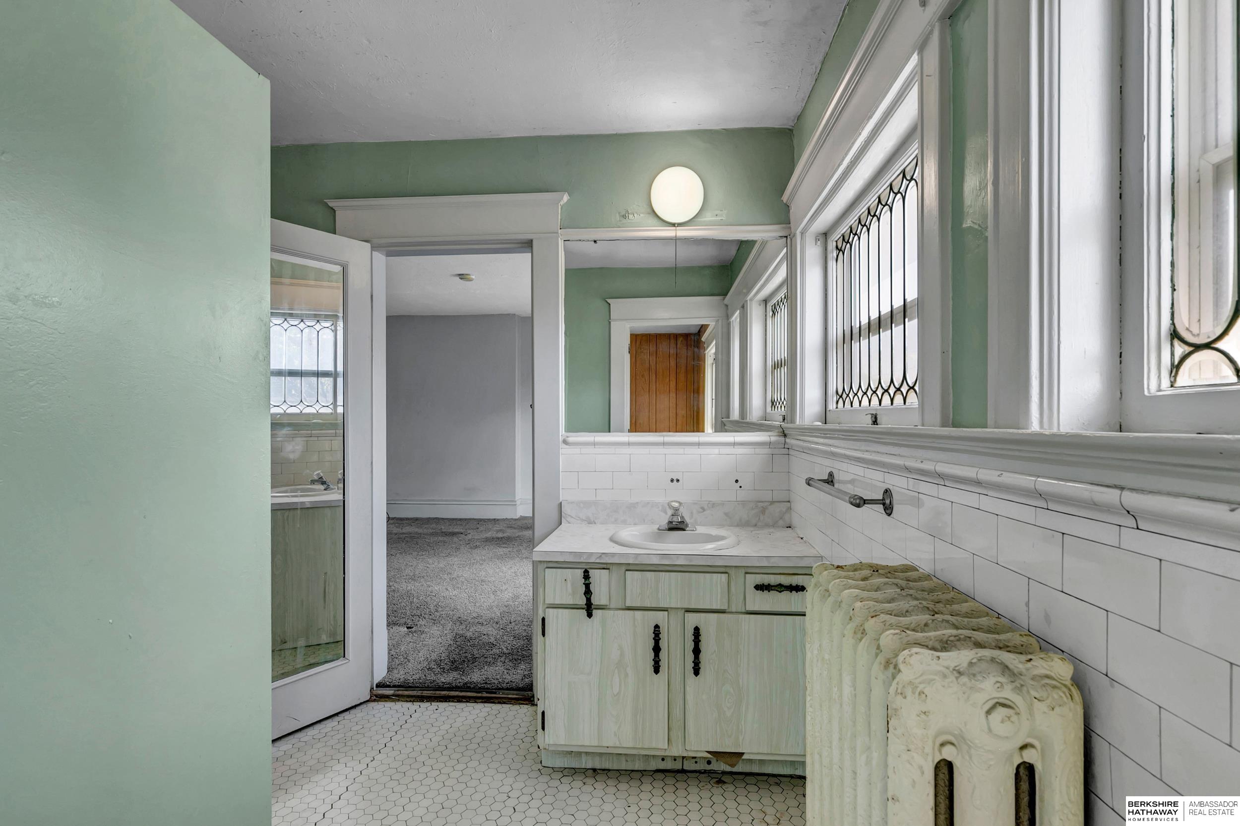 Lincoln, Nebraska 68502, United States, 8 Bedrooms Bedrooms, ,5 BathroomsBathrooms,Residential,Active,228108