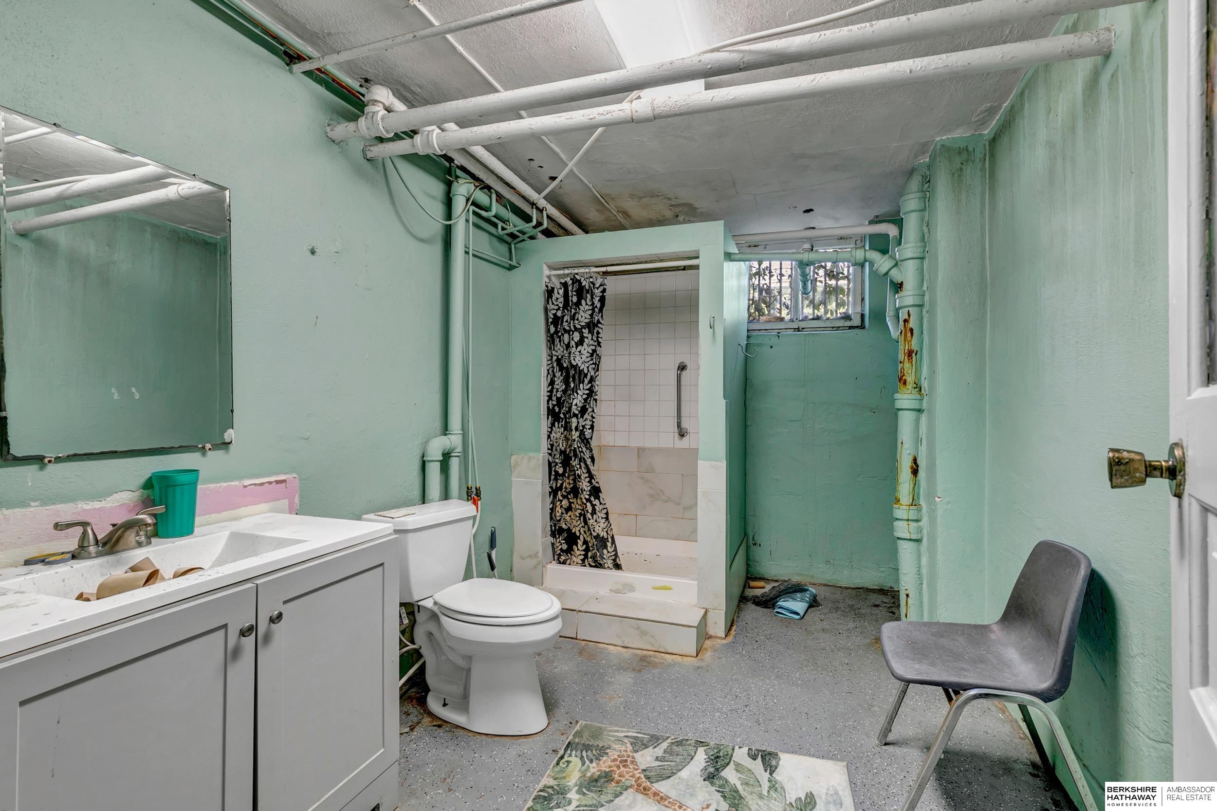 Lincoln, Nebraska 68502, United States, 8 Bedrooms Bedrooms, ,5 BathroomsBathrooms,Residential,Active,228108