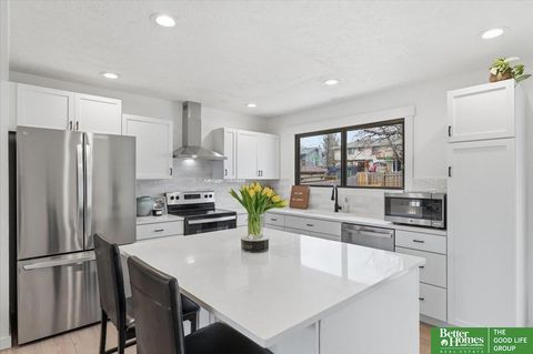 Photo of 501 Laredo Road, Papillion, NE 68046 (MLS # 22606028)