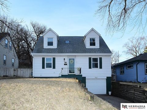 Photo of 5439 Hamilton Street, Omaha, NE 68132 (MLS # 22609971)