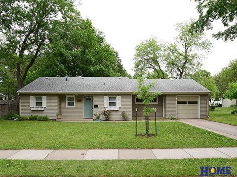 Photo of 3824 Apple Street, Lincoln, NE 68503 (MLS # 22613880)