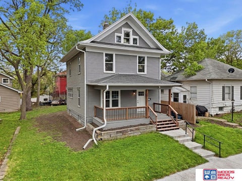 Photo of 2711 Sumner Street, Lincoln, NE 68502 (MLS # 22616797)
