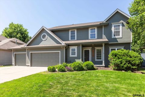 Photo of 19710 Pine Street, Omaha, NE 68022 (MLS # 22610404)