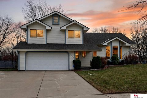 Photo of 1609 Madison Circle, Papillion, NE 68046 (MLS # 22534992)