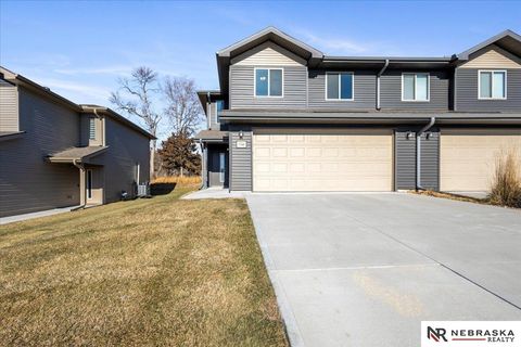 Photo of 17046 Hawthorne Av Ave, Omaha, NE 68152 (MLS # 22535526)