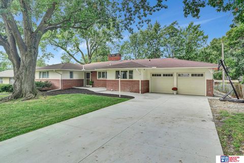Photo of 1425 Ridgeway Road, Lincoln, NE 68506 (MLS # 22529558)