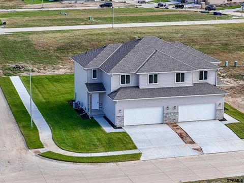 Photo of 11717 S 125th Street, Papillion, NE 68046 (MLS # 22529294)