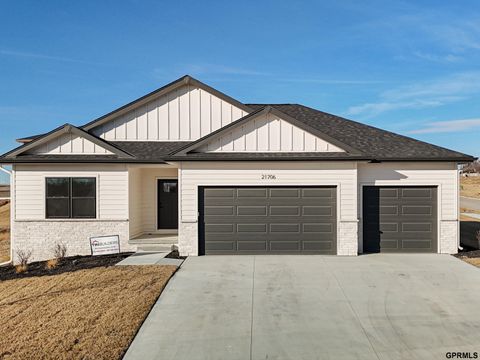 Photo of 21706 Parkview Drive, Gretna, NE 68028 (MLS # 22605978)