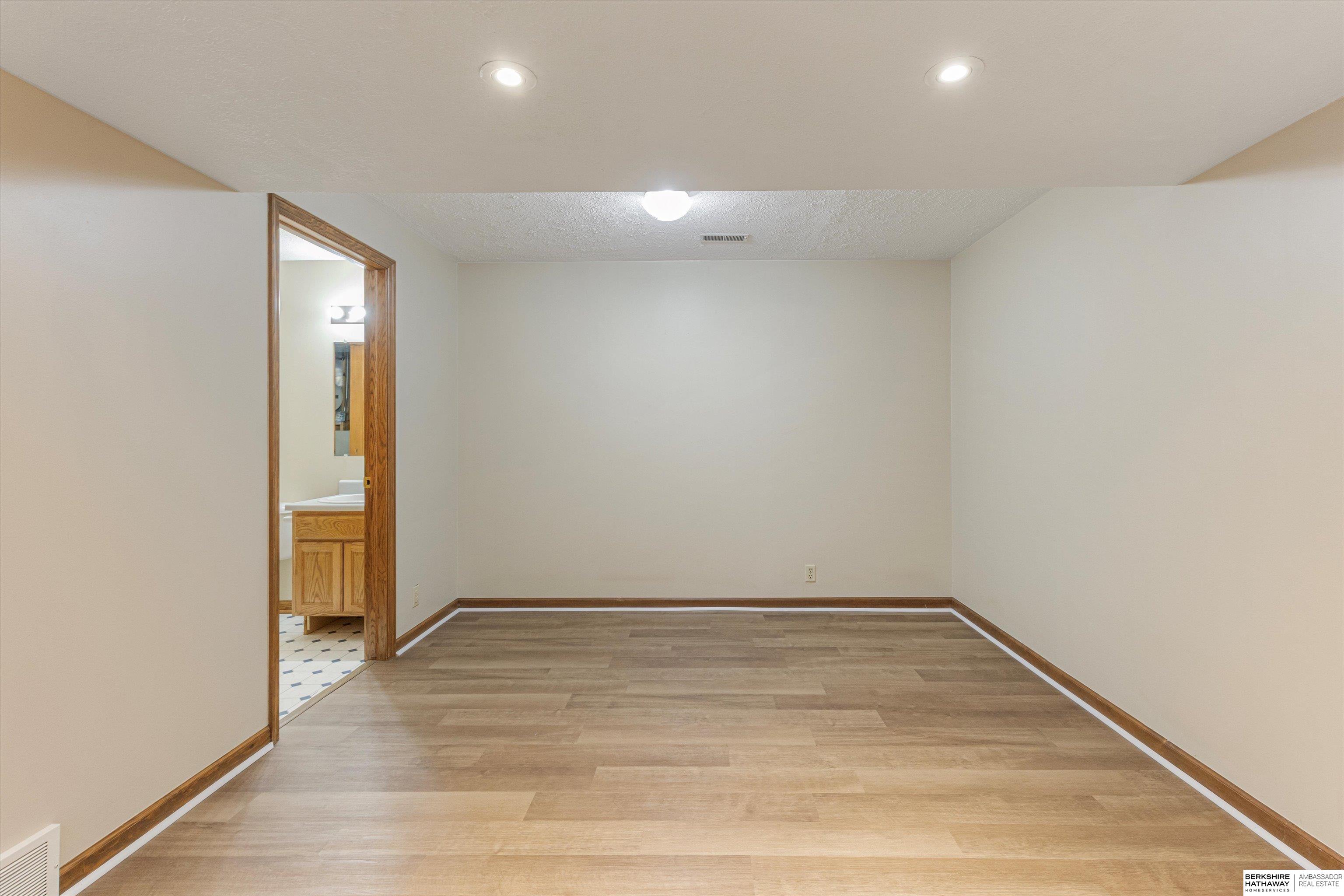 Omaha, Nebraska 68135, United States, 3 Bedrooms Bedrooms, ,2 BathroomsBathrooms,Residential,Active,222791