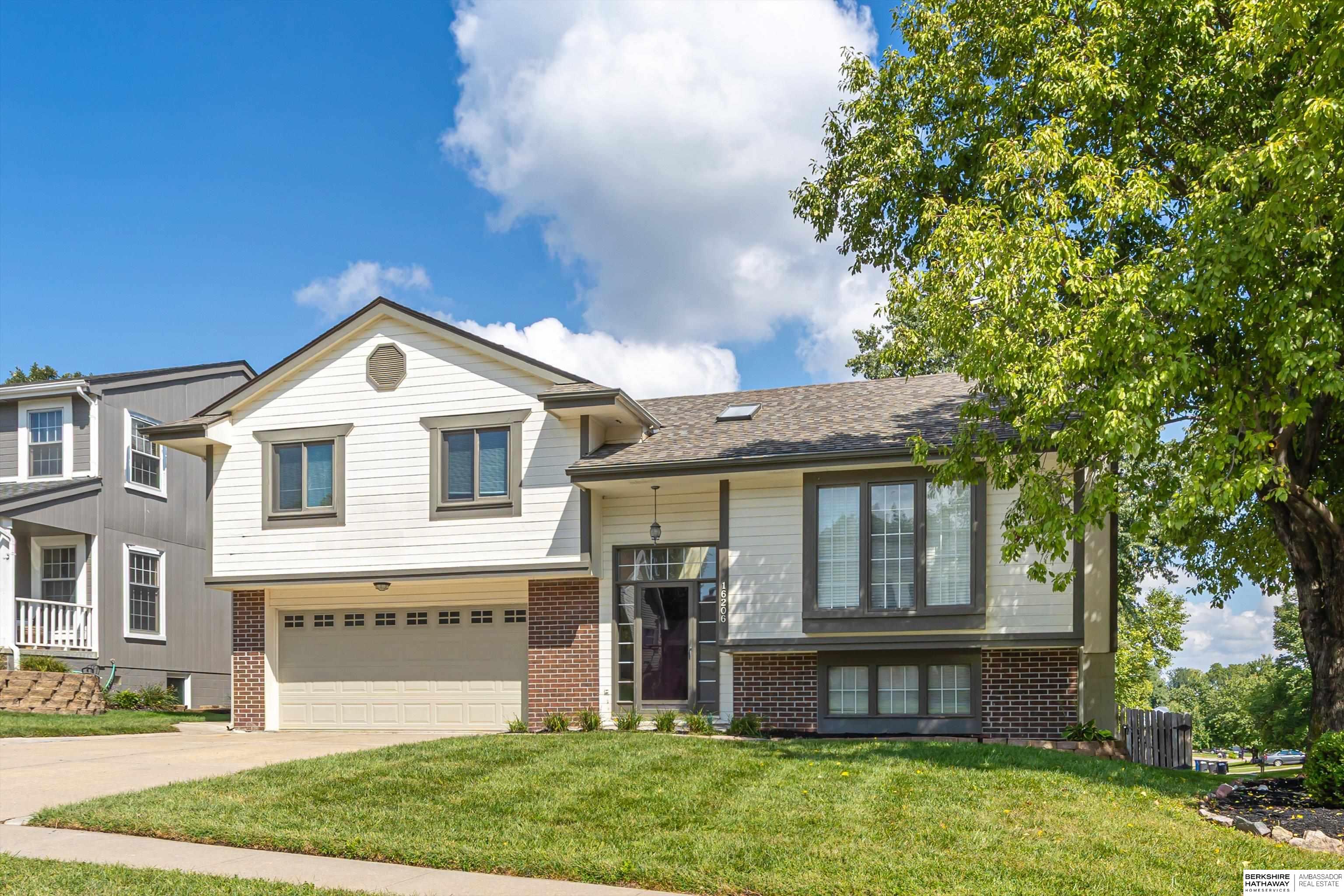 Omaha, Nebraska 68135, United States, 3 Bedrooms Bedrooms, ,2 BathroomsBathrooms,Residential,Active,222791