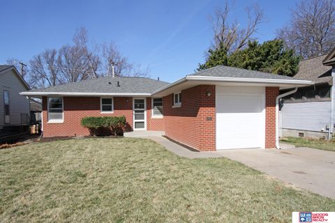Photo of 2525 S 35th Street, Lincoln, NE 68506 (MLS # 22608317)