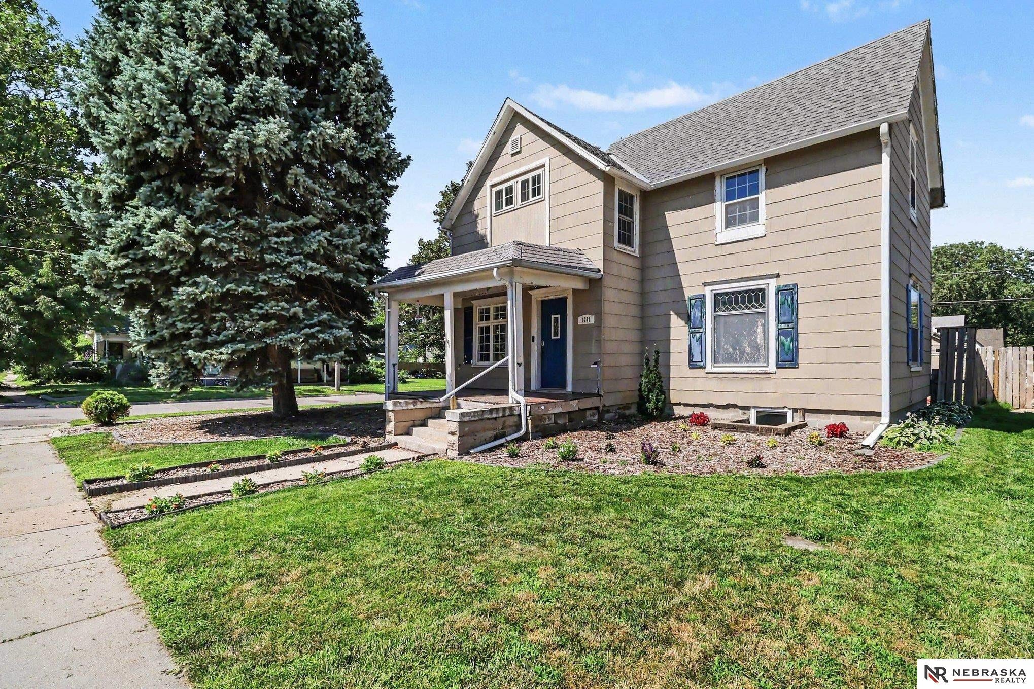 Photo 1 of 27 — 1301 N 25 Street, Lincoln, NE 68503