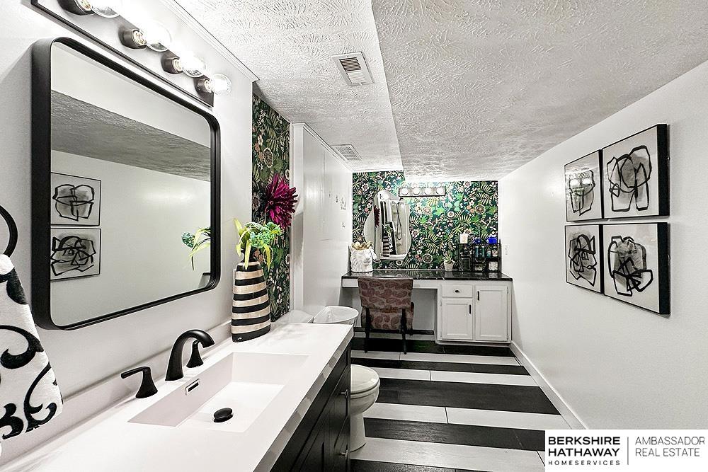 Omaha, Nebraska 68154, United States, 4 Bedrooms Bedrooms, ,2 BathroomsBathrooms,Residential,Active,187634