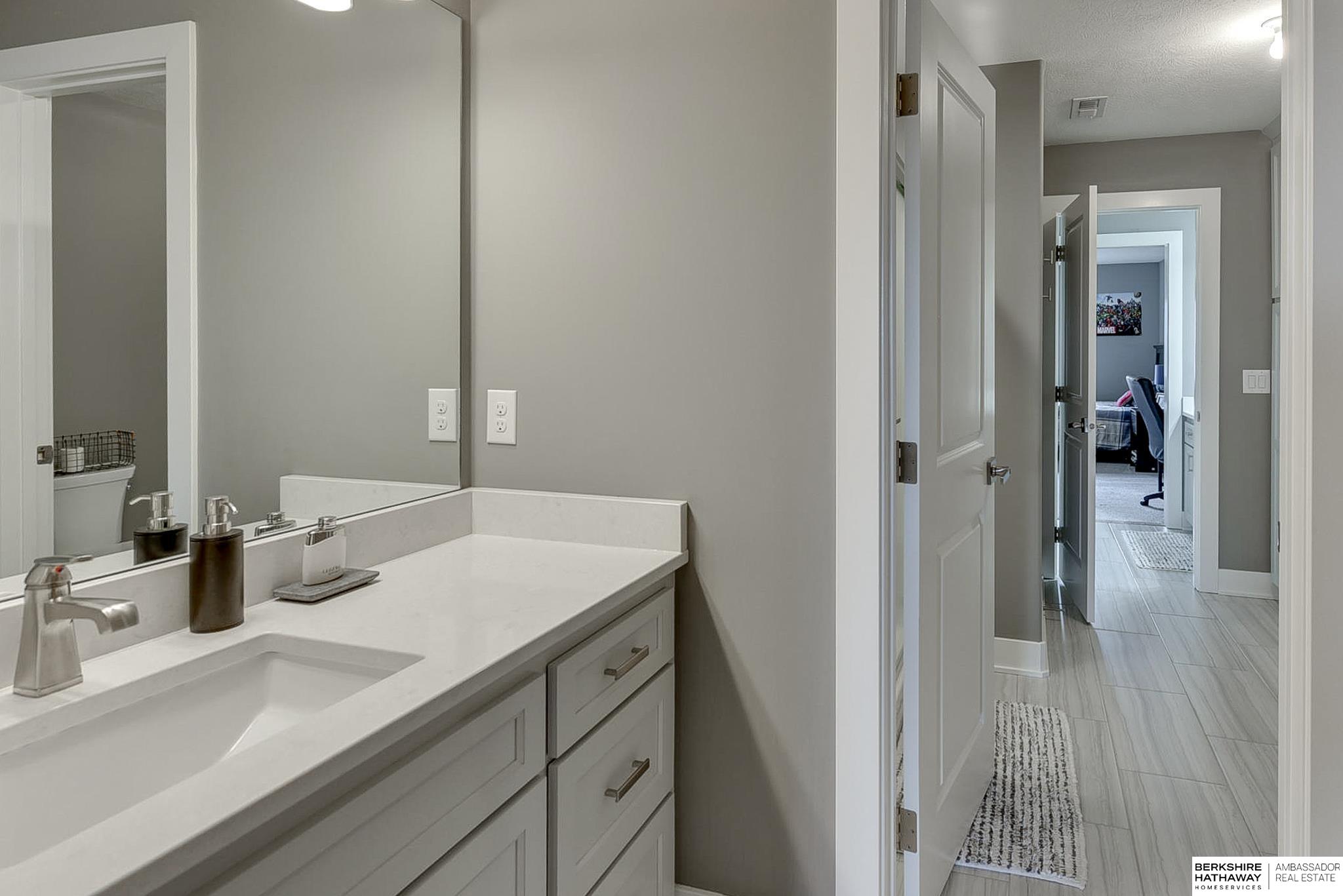 Elkhorn, Nebraska 68022, United States, 5 Bedrooms Bedrooms, ,4 BathroomsBathrooms,Residential,Active,121737