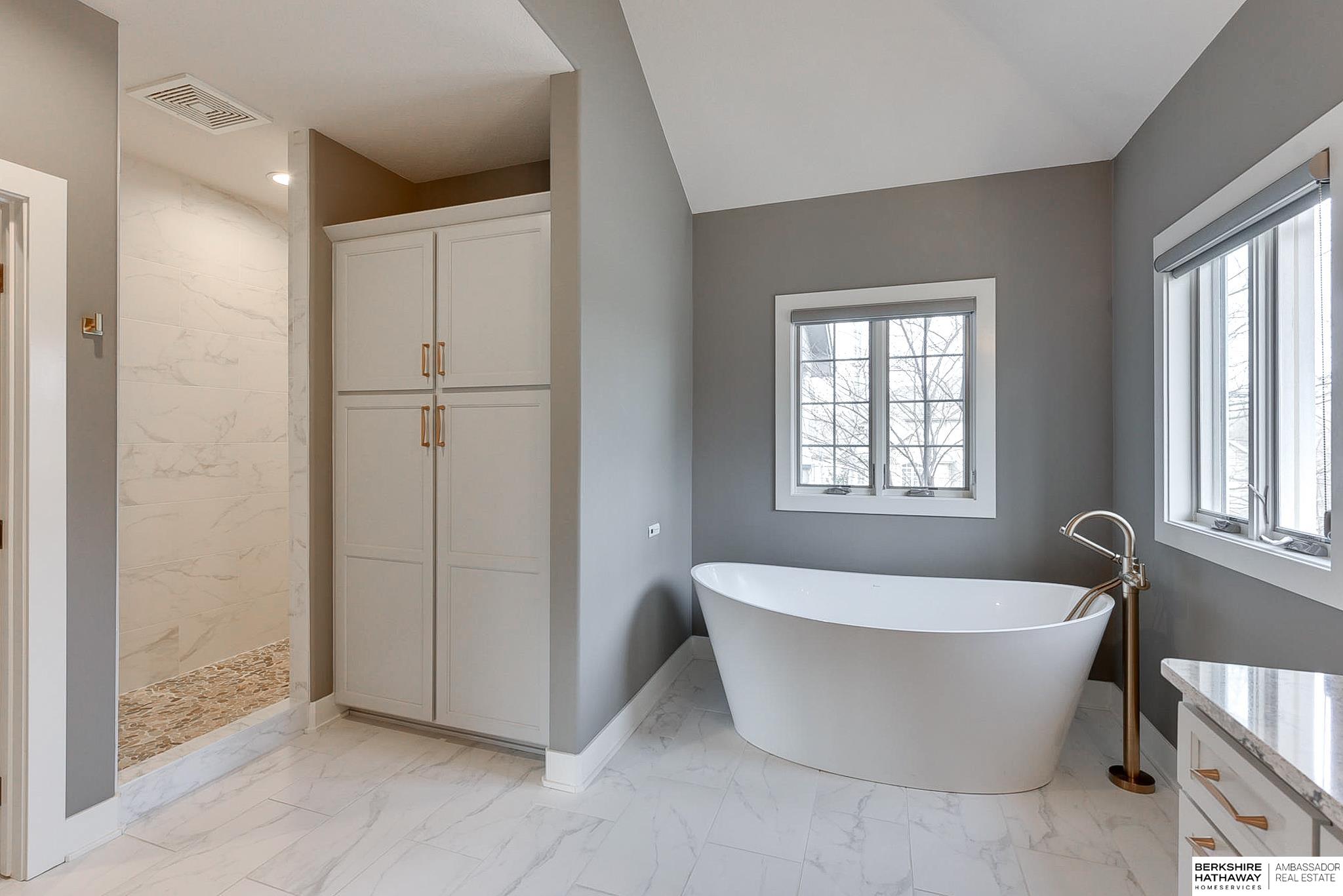 Elkhorn, Nebraska 68022, United States, 5 Bedrooms Bedrooms, ,4 BathroomsBathrooms,Residential,Active,121737