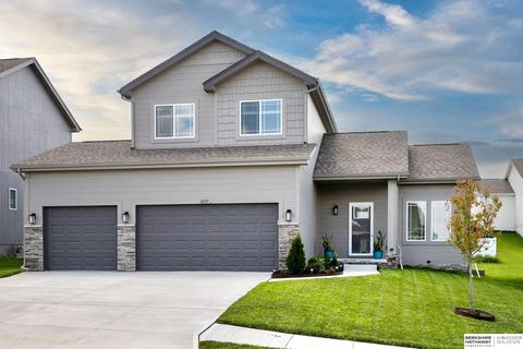 Photo of 16919 Huntington Avenue, Omaha, NE 68116 (MLS # 22527723)