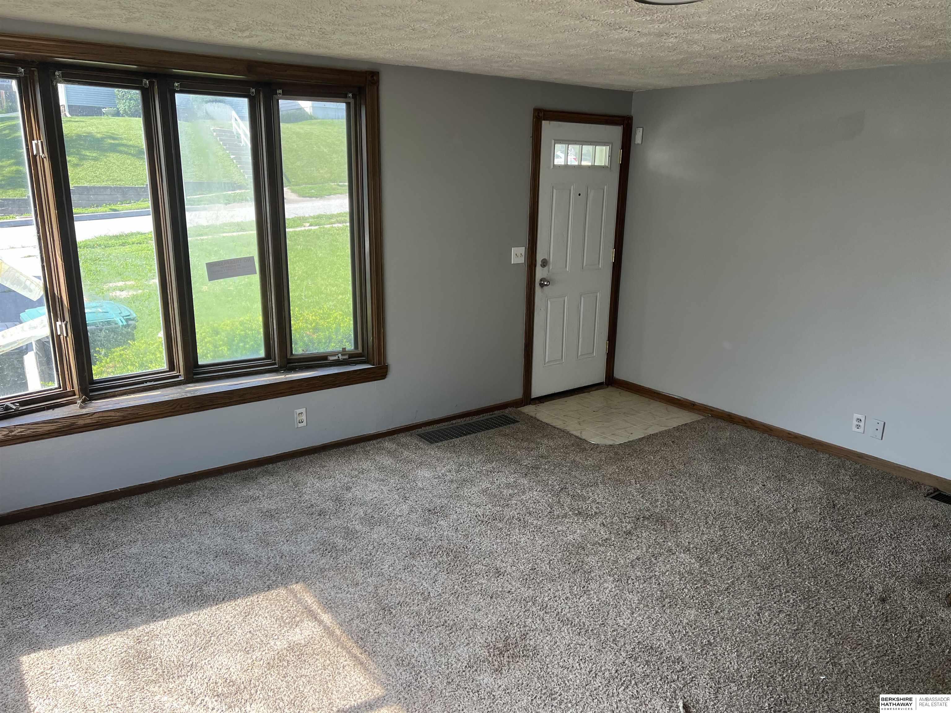 Omaha, Nebraska 68106, United States, 2 Bedrooms Bedrooms, ,2 BathroomsBathrooms,Residential,Active,151643