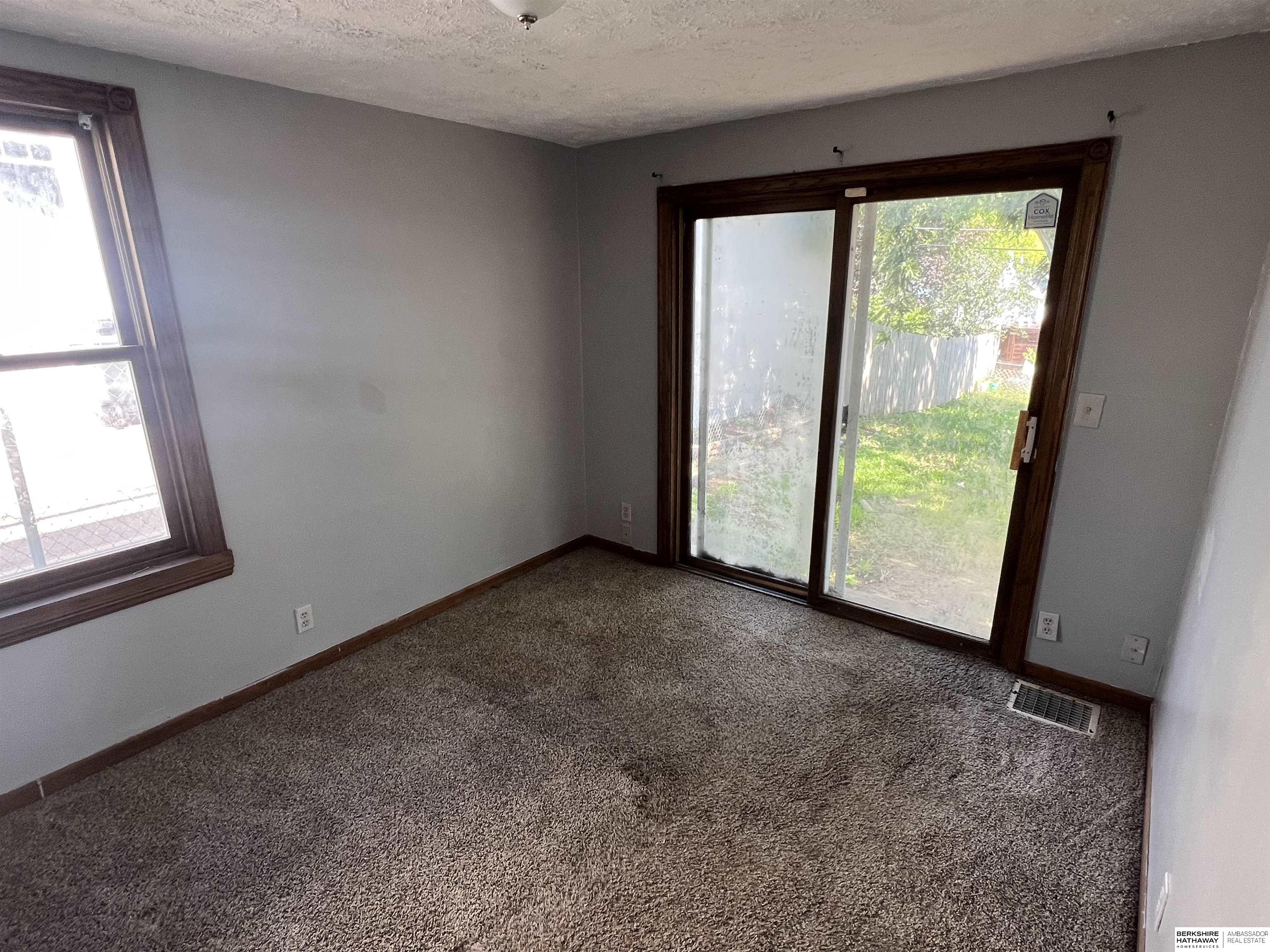 Omaha, Nebraska 68106, United States, 2 Bedrooms Bedrooms, ,2 BathroomsBathrooms,Residential,Active,151643