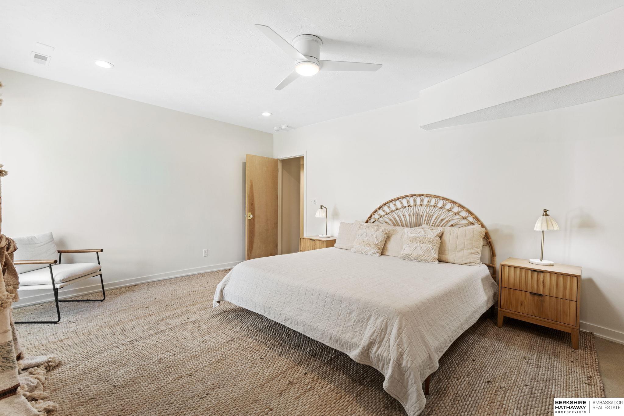 Lincoln, Nebraska 68516, United States, 5 Bedrooms Bedrooms, ,6 BathroomsBathrooms,Residential,Pending,203898