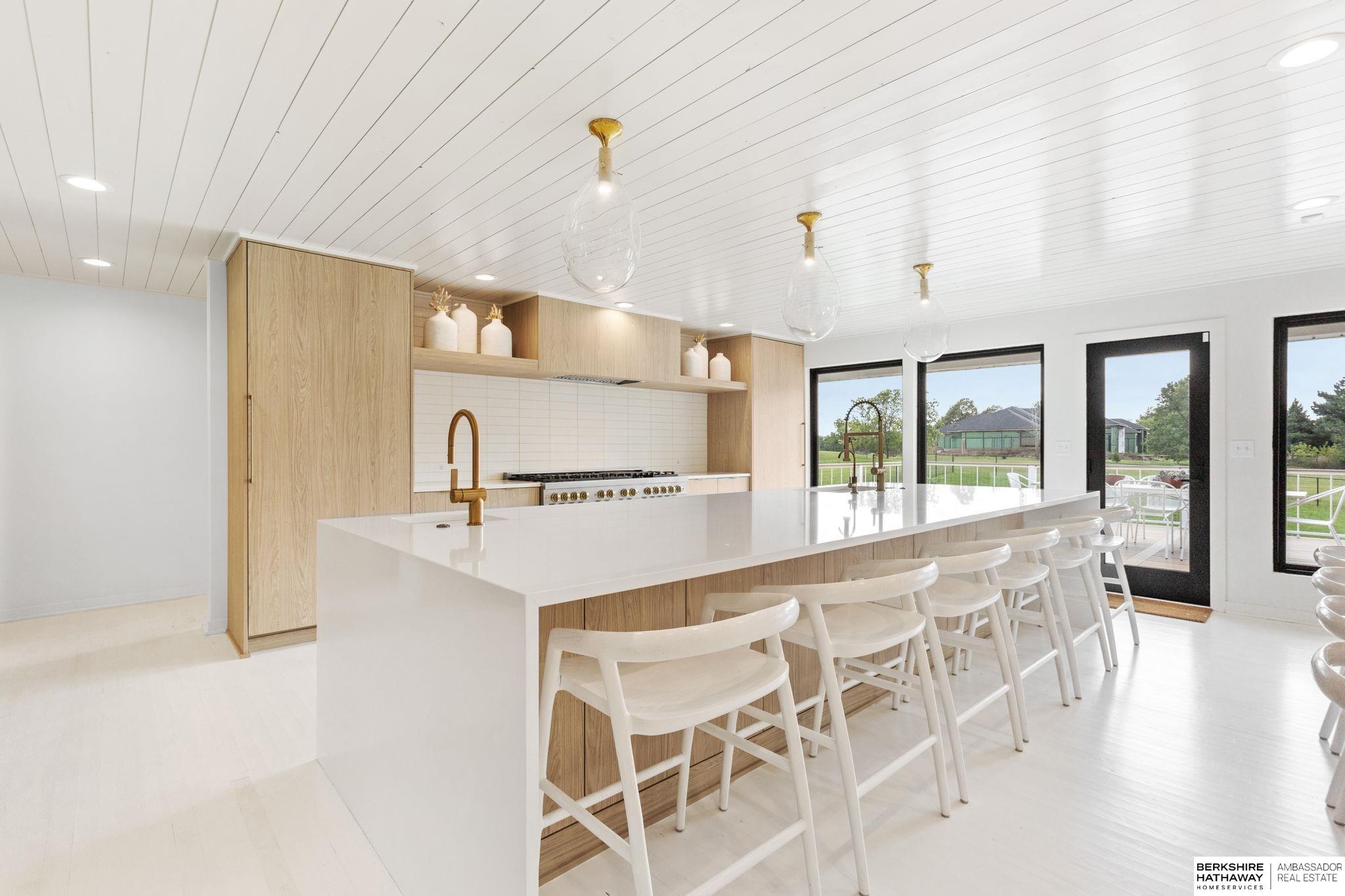 Lincoln, Nebraska 68516, United States, 5 Bedrooms Bedrooms, ,6 BathroomsBathrooms,Residential,Pending,203898