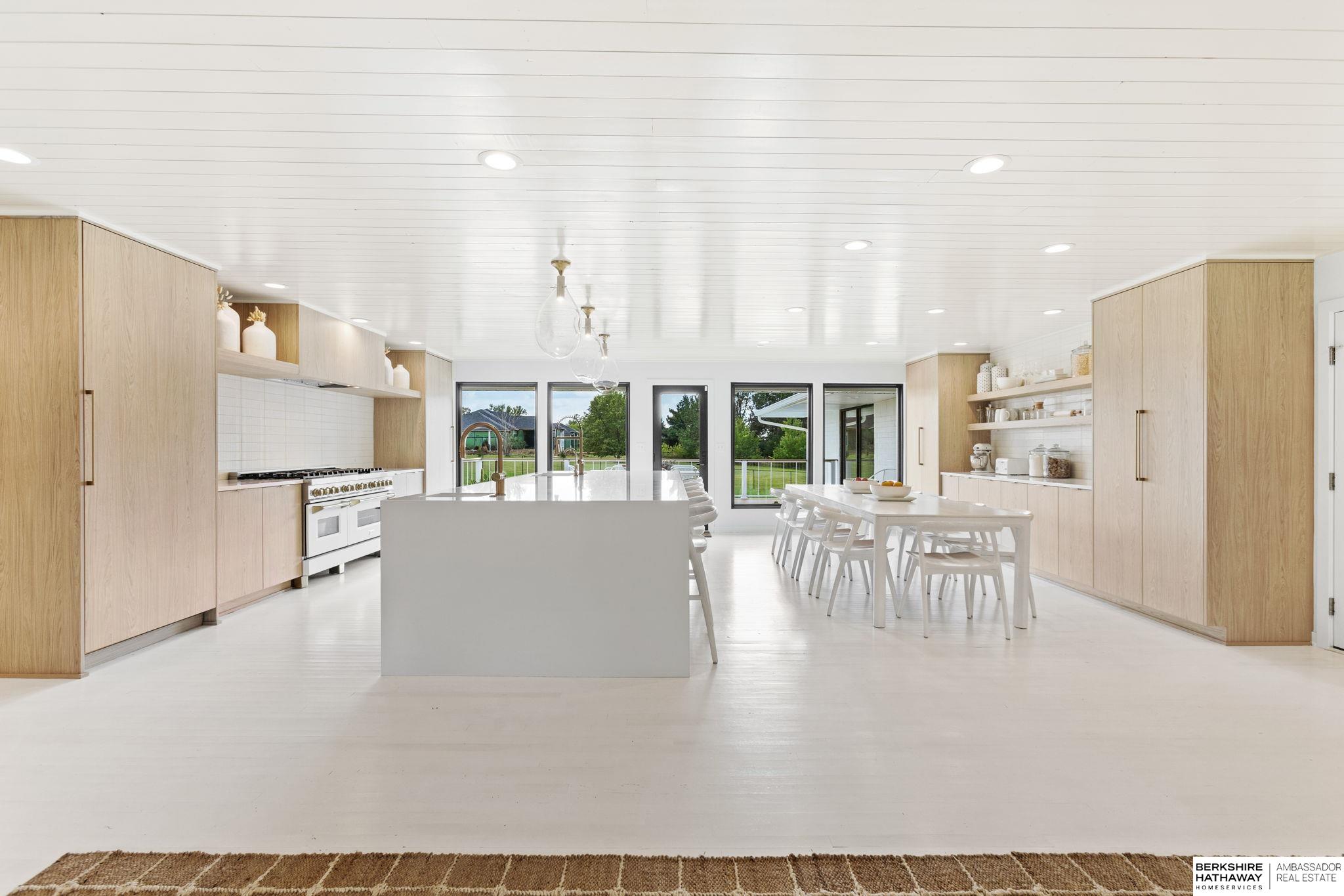 Lincoln, Nebraska 68516, United States, 5 Bedrooms Bedrooms, ,6 BathroomsBathrooms,Residential,Pending,203898