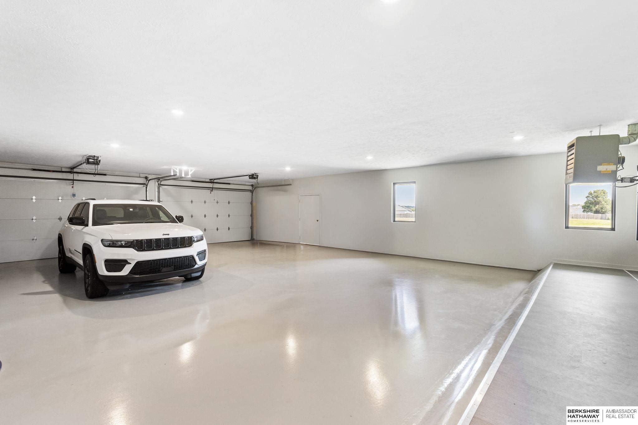 Lincoln, Nebraska 68516, United States, 5 Bedrooms Bedrooms, ,6 BathroomsBathrooms,Residential,Pending,203898