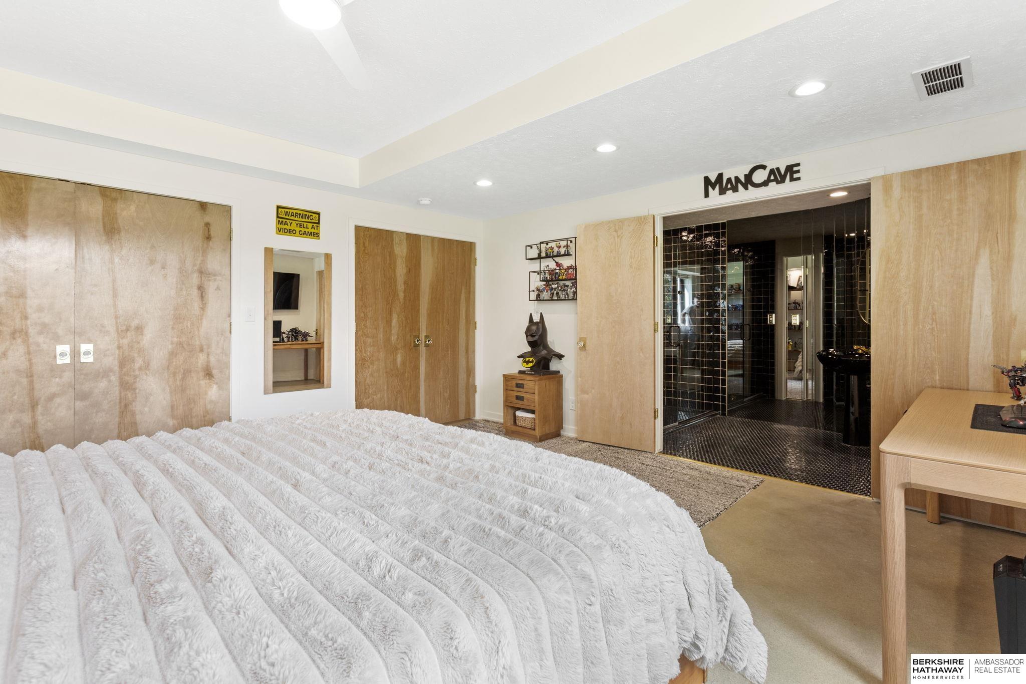 Lincoln, Nebraska 68516, United States, 5 Bedrooms Bedrooms, ,6 BathroomsBathrooms,Residential,Pending,203898