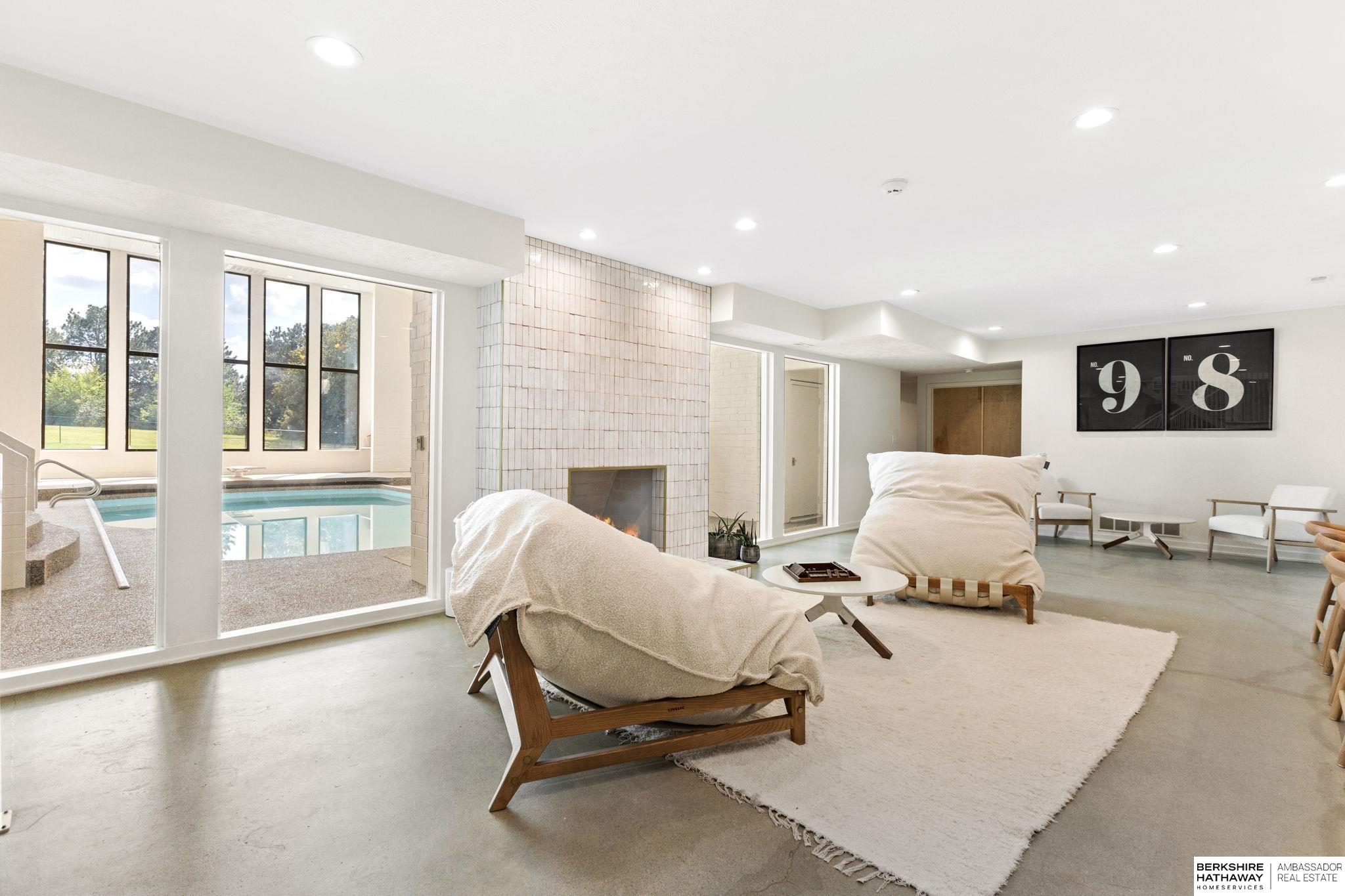 Lincoln, Nebraska 68516, United States, 5 Bedrooms Bedrooms, ,6 BathroomsBathrooms,Residential,Pending,203898