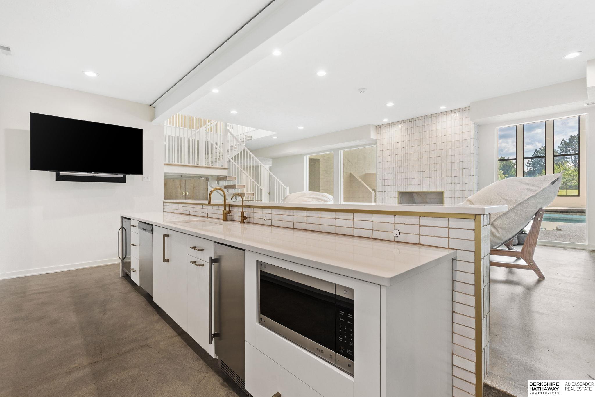 Lincoln, Nebraska 68516, United States, 5 Bedrooms Bedrooms, ,6 BathroomsBathrooms,Residential,Pending,203898