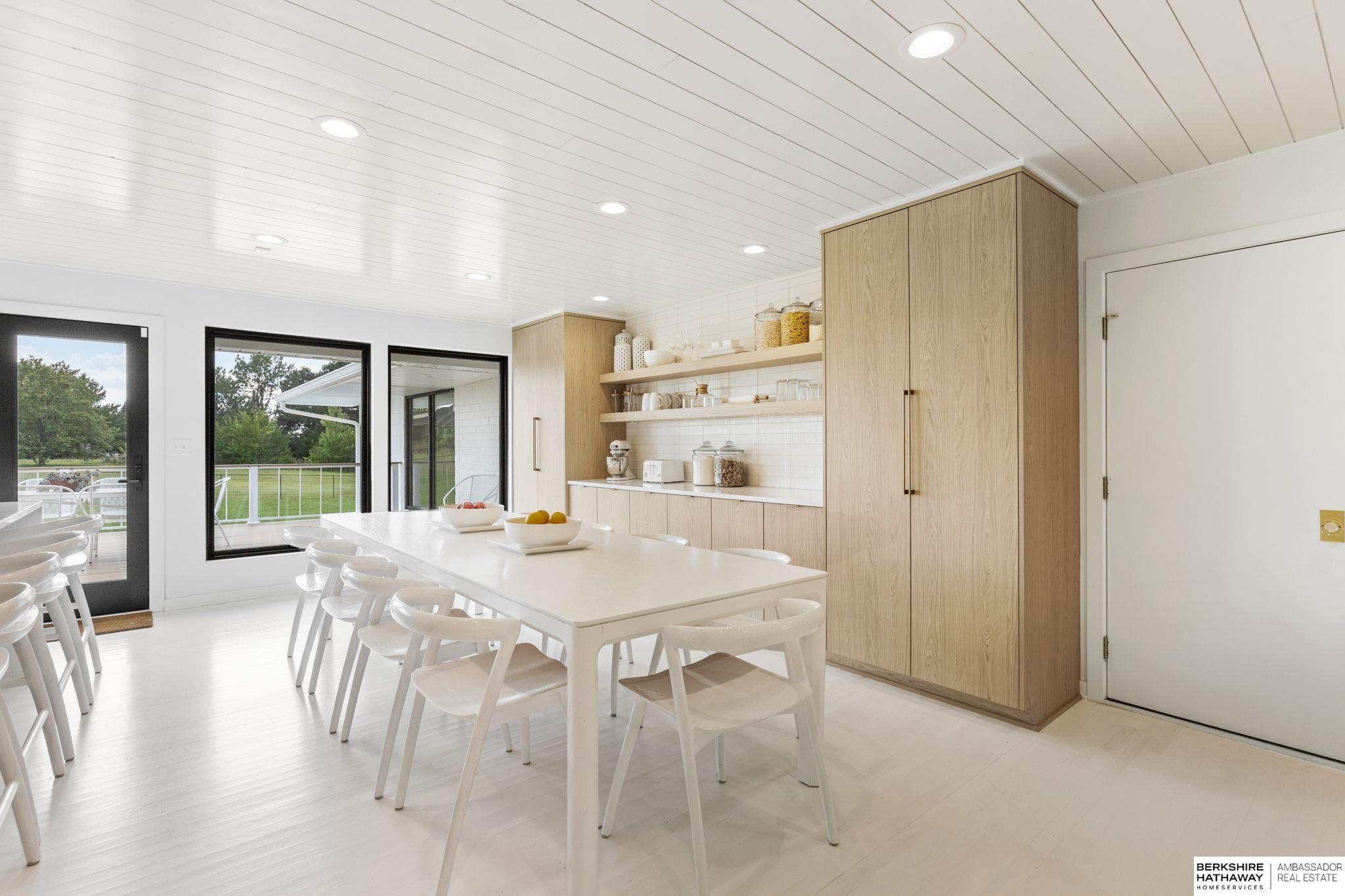 Lincoln, Nebraska 68516, United States, 5 Bedrooms Bedrooms, ,6 BathroomsBathrooms,Residential,Pending,203898