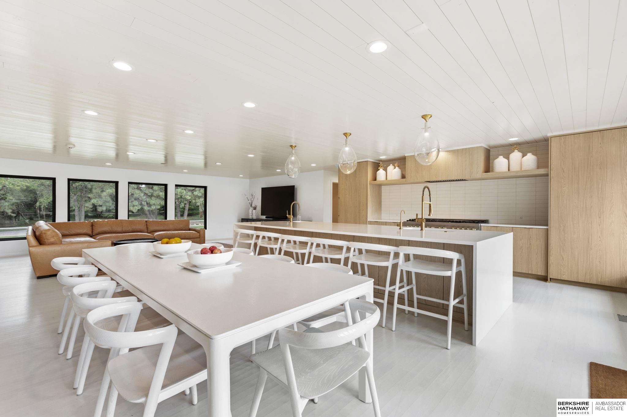 Lincoln, Nebraska 68516, United States, 5 Bedrooms Bedrooms, ,6 BathroomsBathrooms,Residential,Pending,203898