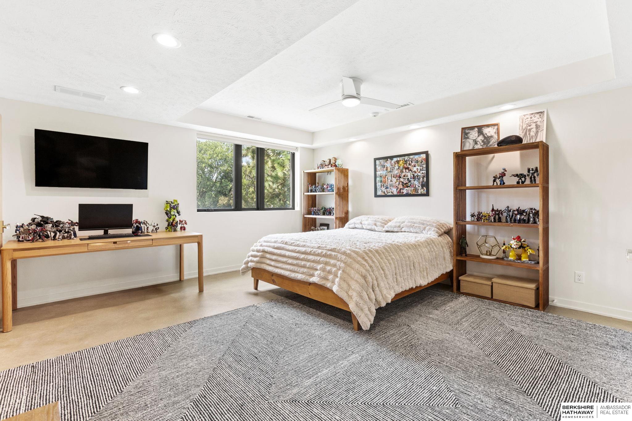 Lincoln, Nebraska 68516, United States, 5 Bedrooms Bedrooms, ,6 BathroomsBathrooms,Residential,Pending,203898