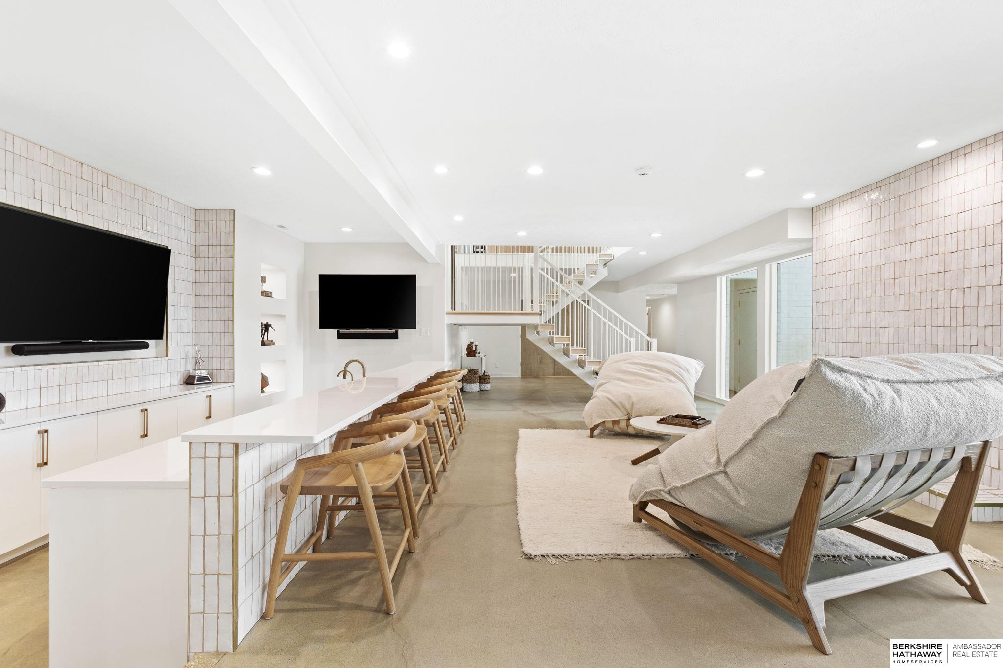 Lincoln, Nebraska 68516, United States, 5 Bedrooms Bedrooms, ,6 BathroomsBathrooms,Residential,Pending,203898