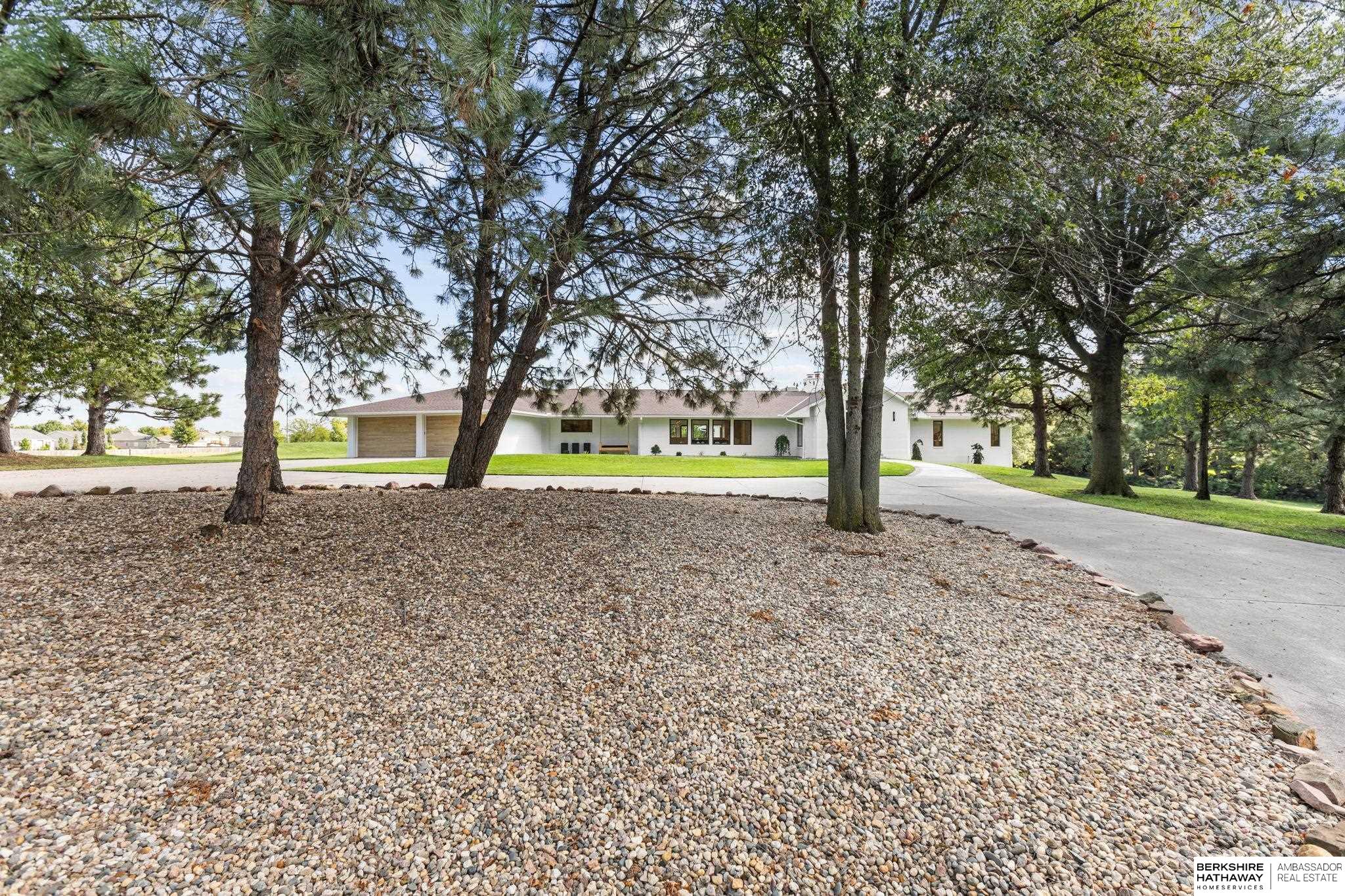 Lincoln, Nebraska 68516, United States, 5 Bedrooms Bedrooms, ,6 BathroomsBathrooms,Residential,Pending,203898