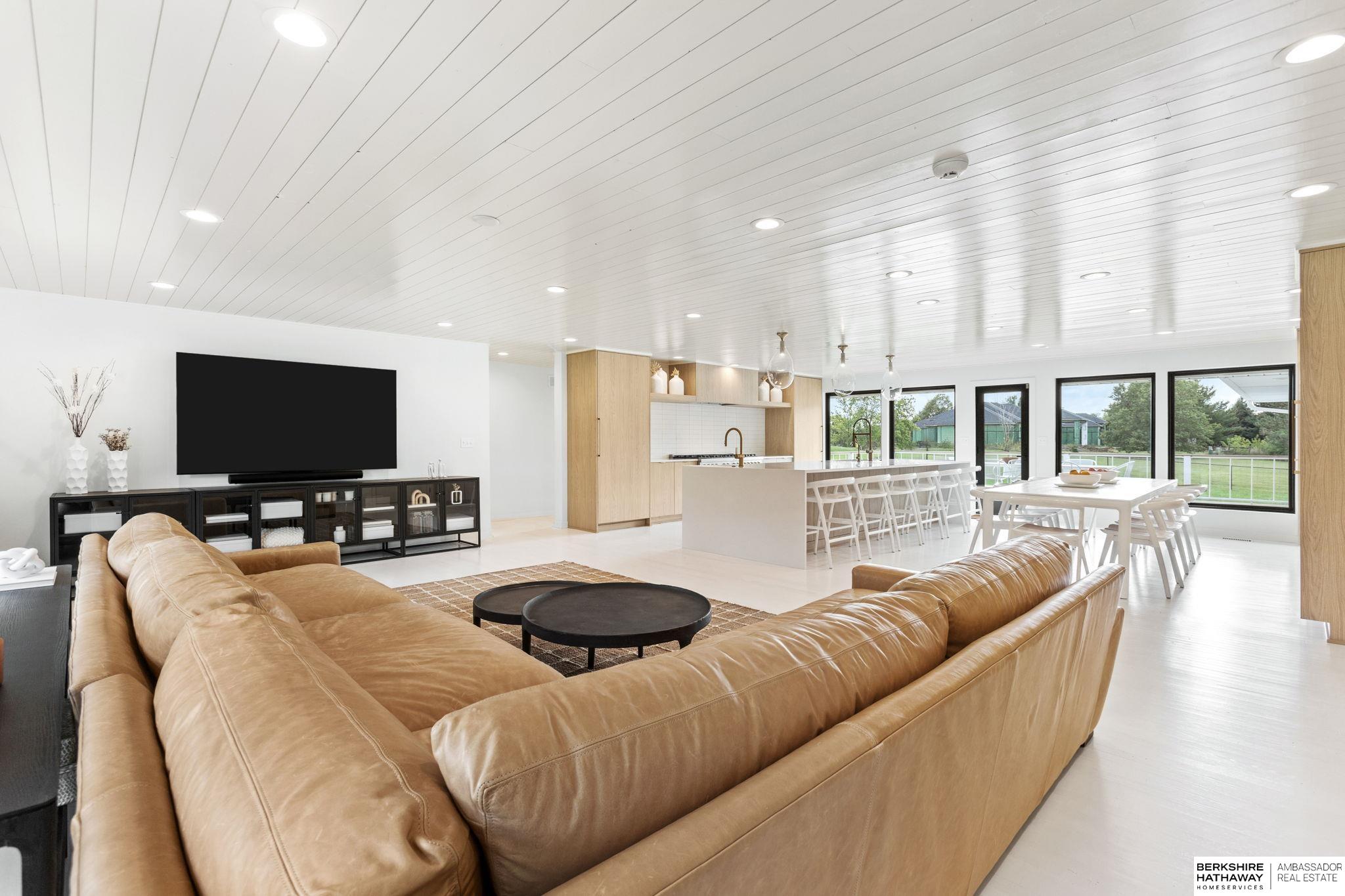 Lincoln, Nebraska 68516, United States, 5 Bedrooms Bedrooms, ,6 BathroomsBathrooms,Residential,Pending,203898