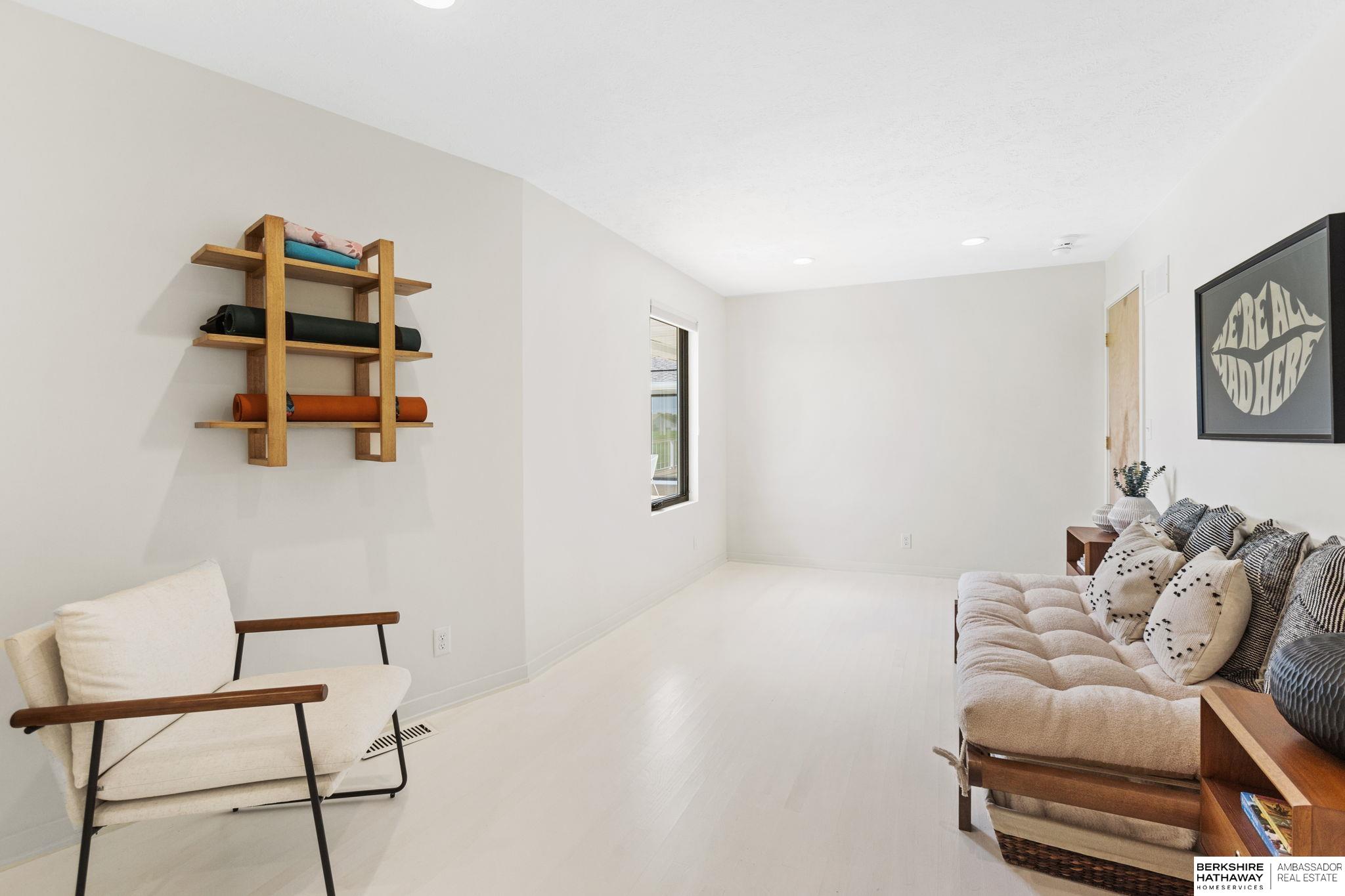 Lincoln, Nebraska 68516, United States, 5 Bedrooms Bedrooms, ,6 BathroomsBathrooms,Residential,Pending,203898