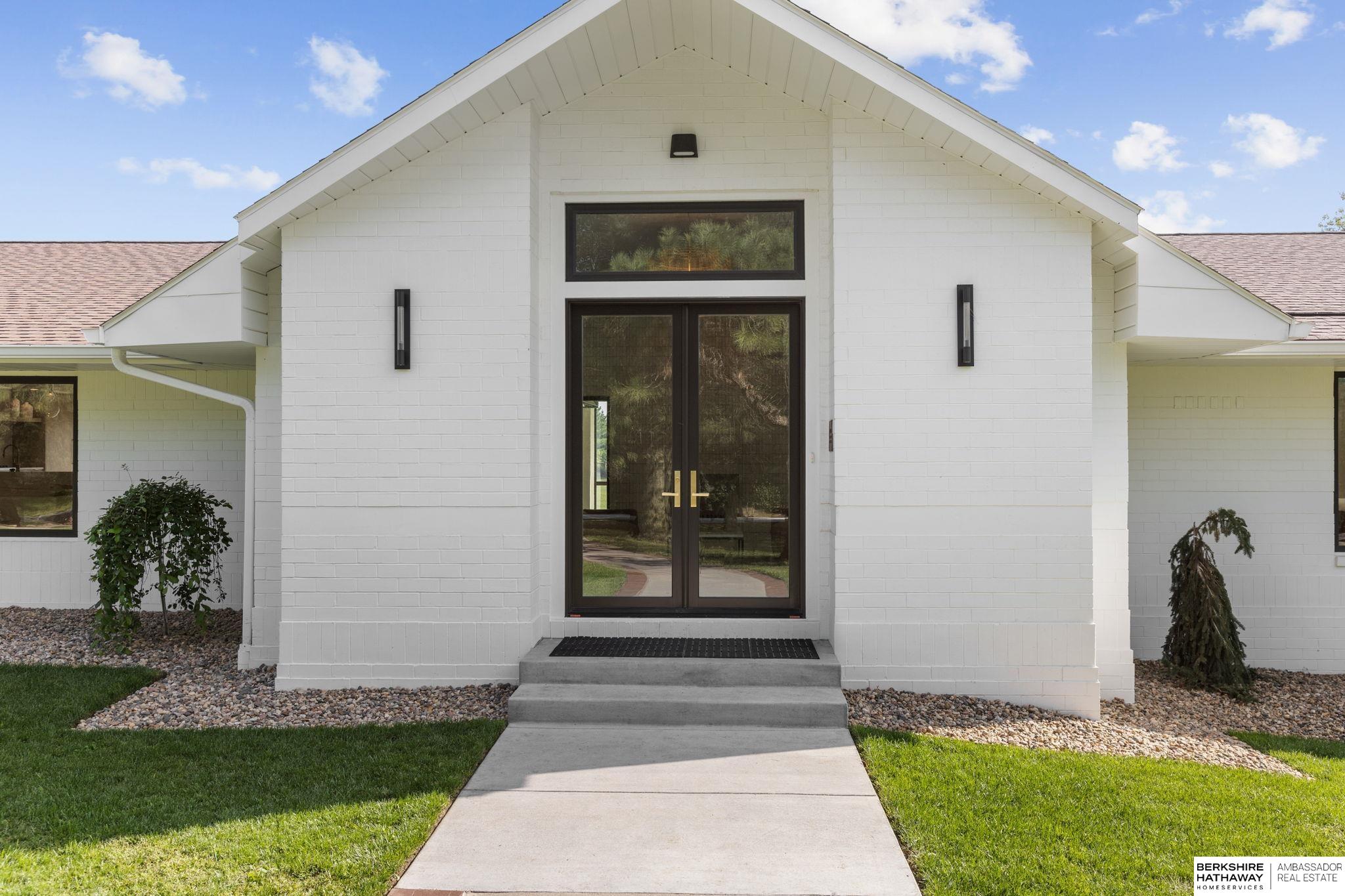 Lincoln, Nebraska 68516, United States, 5 Bedrooms Bedrooms, ,6 BathroomsBathrooms,Residential,Pending,203898