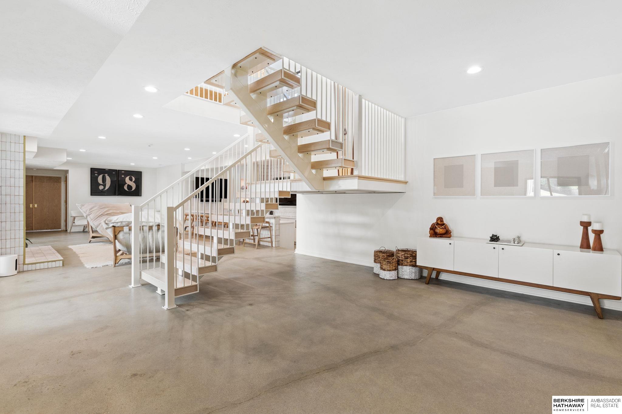 Lincoln, Nebraska 68516, United States, 5 Bedrooms Bedrooms, ,6 BathroomsBathrooms,Residential,Pending,203898