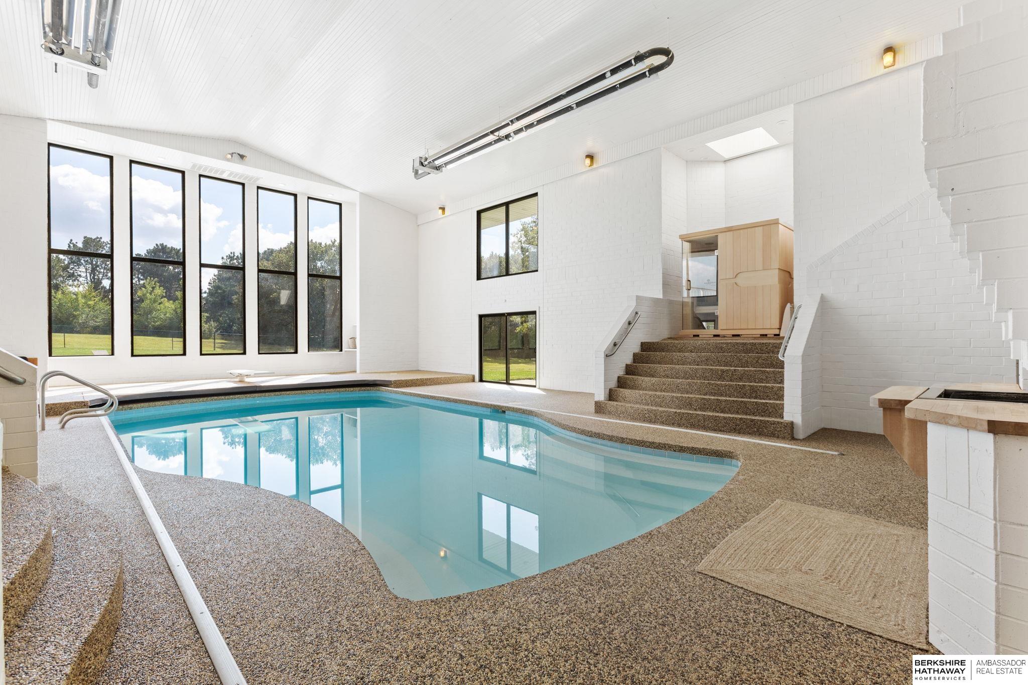 Lincoln, Nebraska 68516, United States, 5 Bedrooms Bedrooms, ,6 BathroomsBathrooms,Residential,Pending,203898