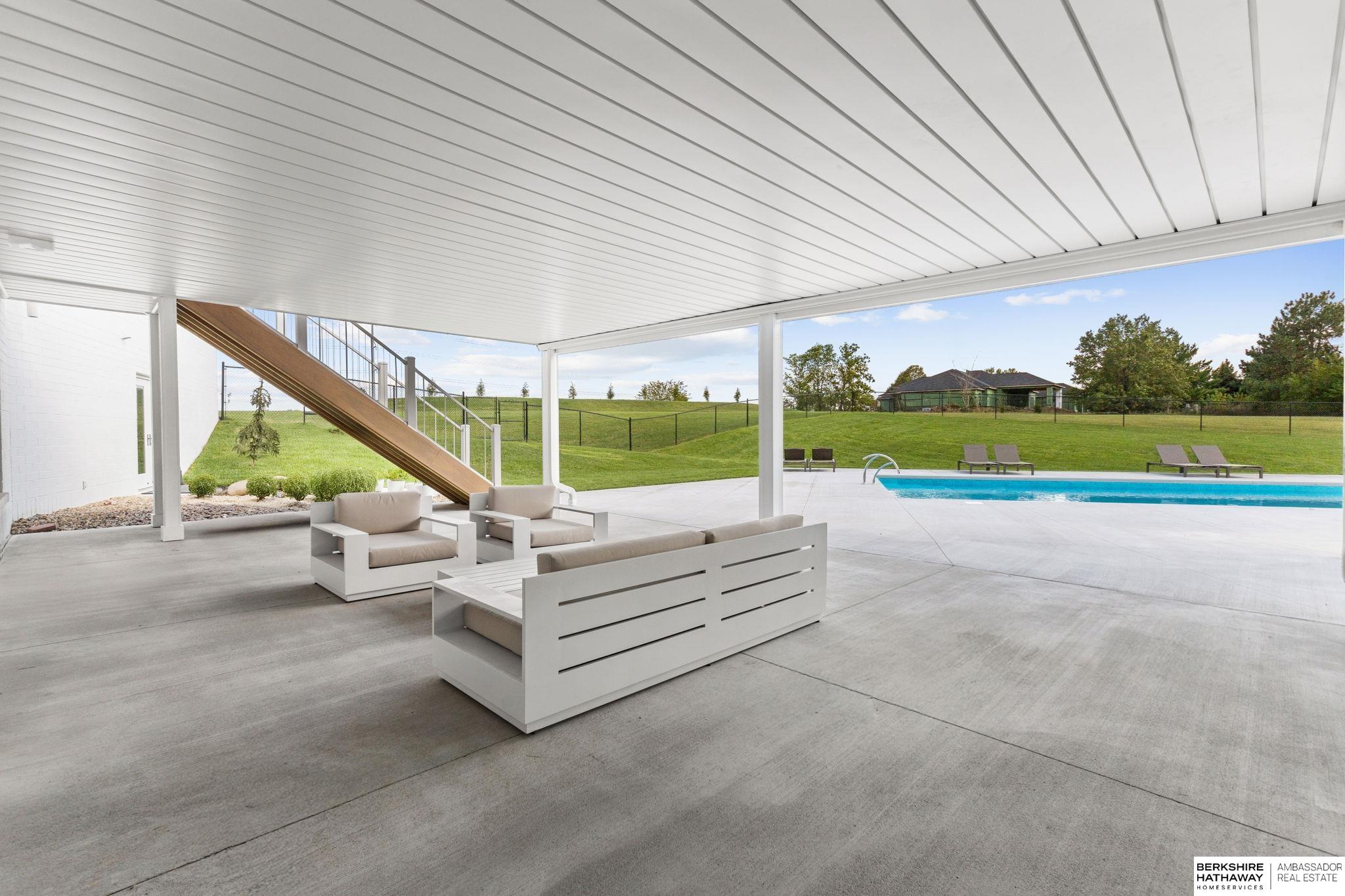 Lincoln, Nebraska 68516, United States, 5 Bedrooms Bedrooms, ,6 BathroomsBathrooms,Residential,Pending,203898