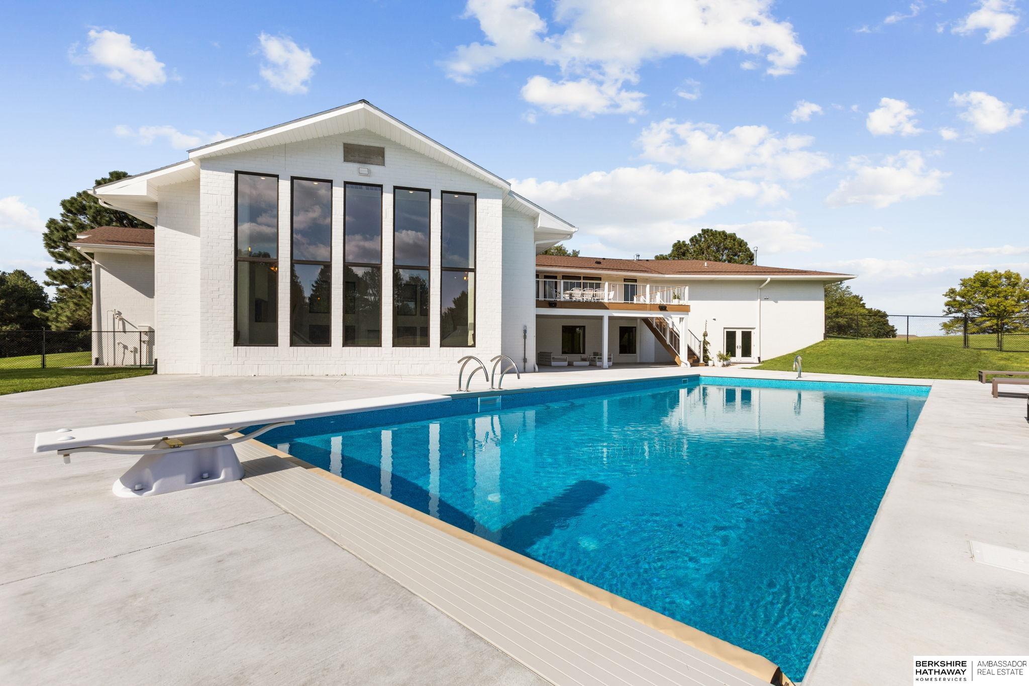 Lincoln, Nebraska 68516, United States, 5 Bedrooms Bedrooms, ,6 BathroomsBathrooms,Residential,Pending,203898