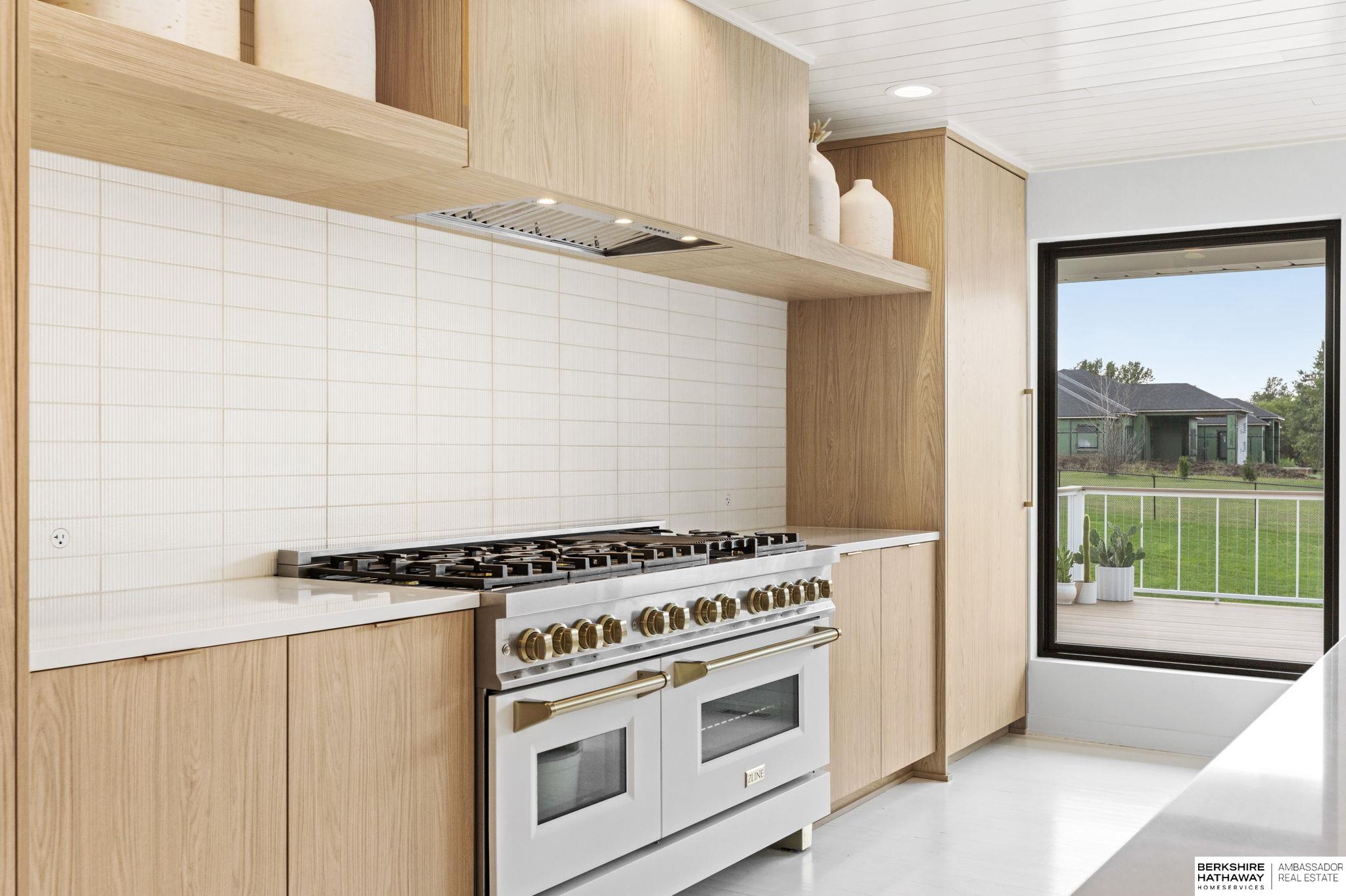 Lincoln, Nebraska 68516, United States, 5 Bedrooms Bedrooms, ,6 BathroomsBathrooms,Residential,Pending,203898