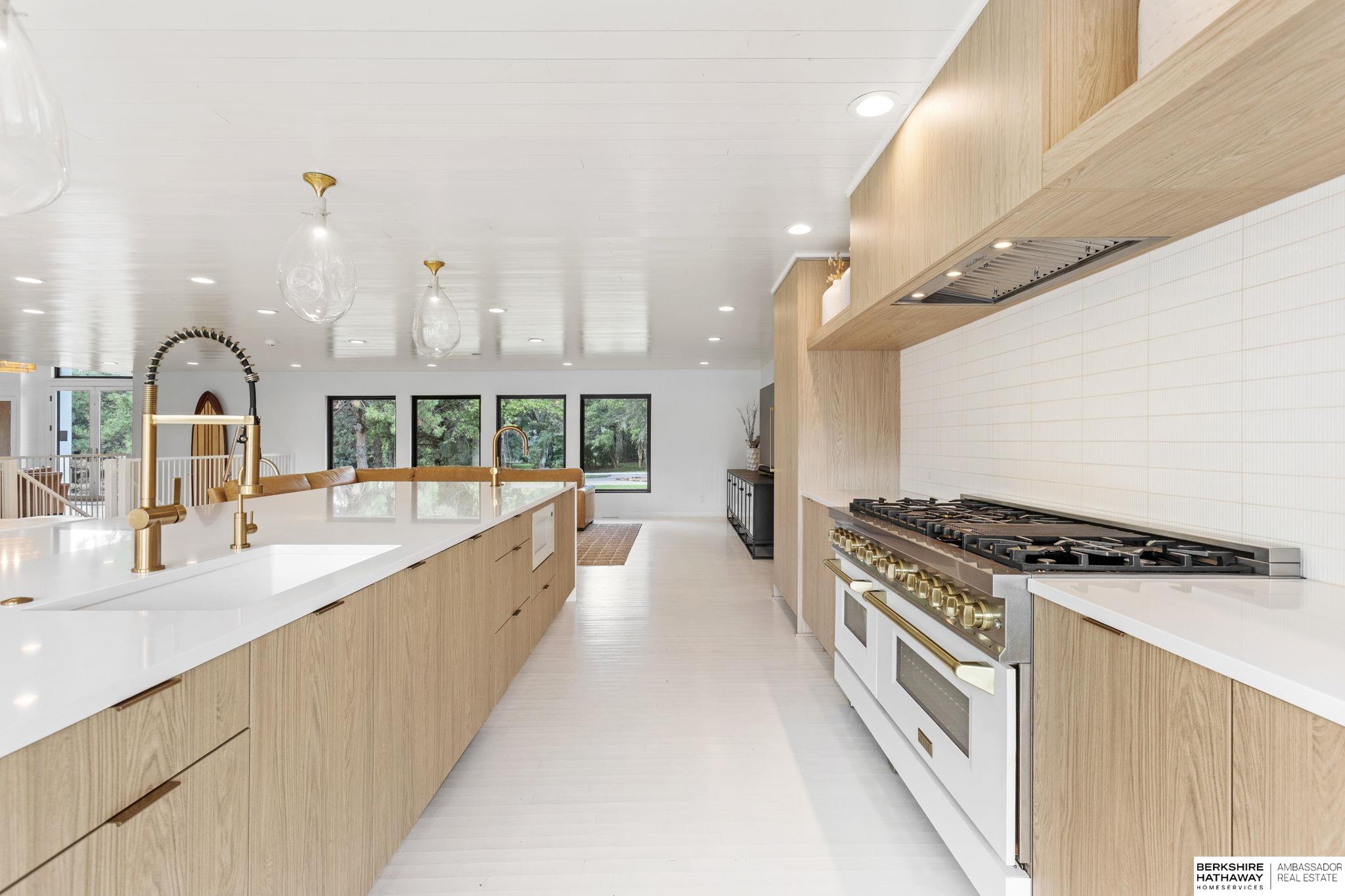 Lincoln, Nebraska 68516, United States, 5 Bedrooms Bedrooms, ,6 BathroomsBathrooms,Residential,Pending,203898