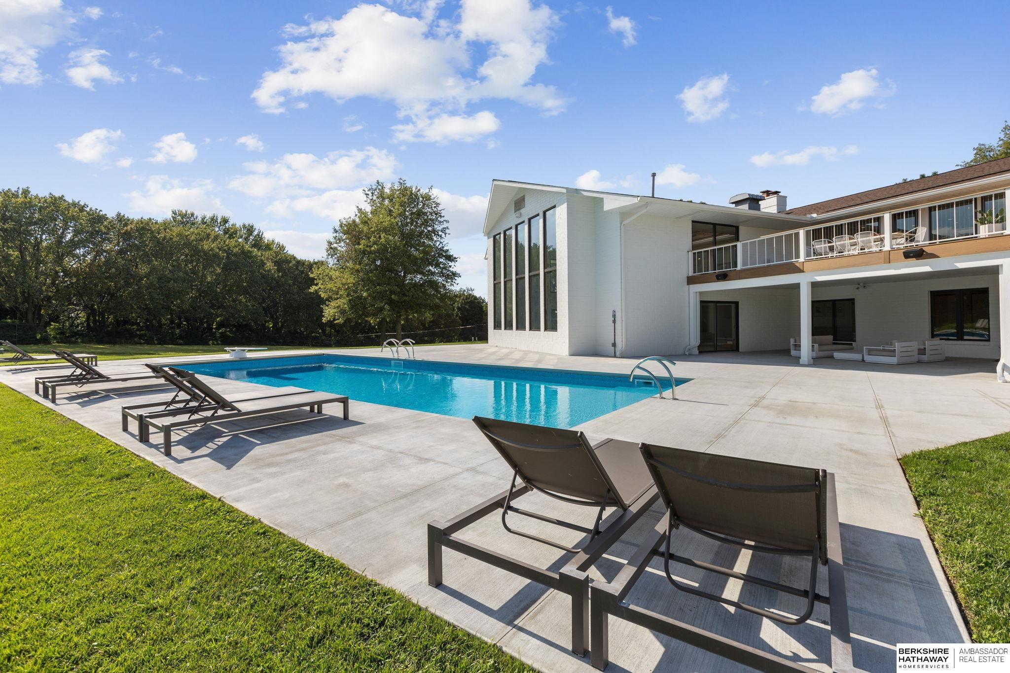 Lincoln, Nebraska 68516, United States, 5 Bedrooms Bedrooms, ,6 BathroomsBathrooms,Residential,Pending,203898