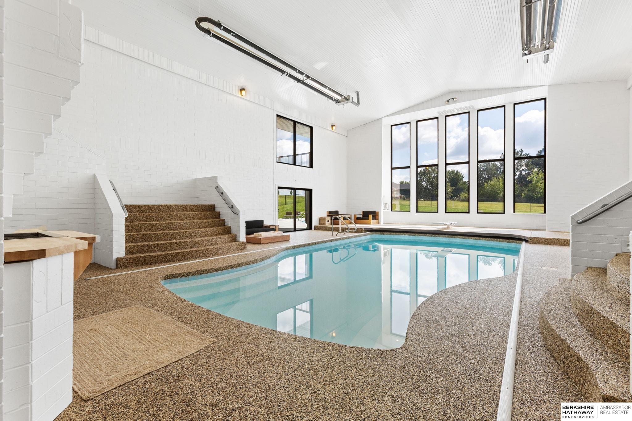 Lincoln, Nebraska 68516, United States, 5 Bedrooms Bedrooms, ,6 BathroomsBathrooms,Residential,Pending,203898