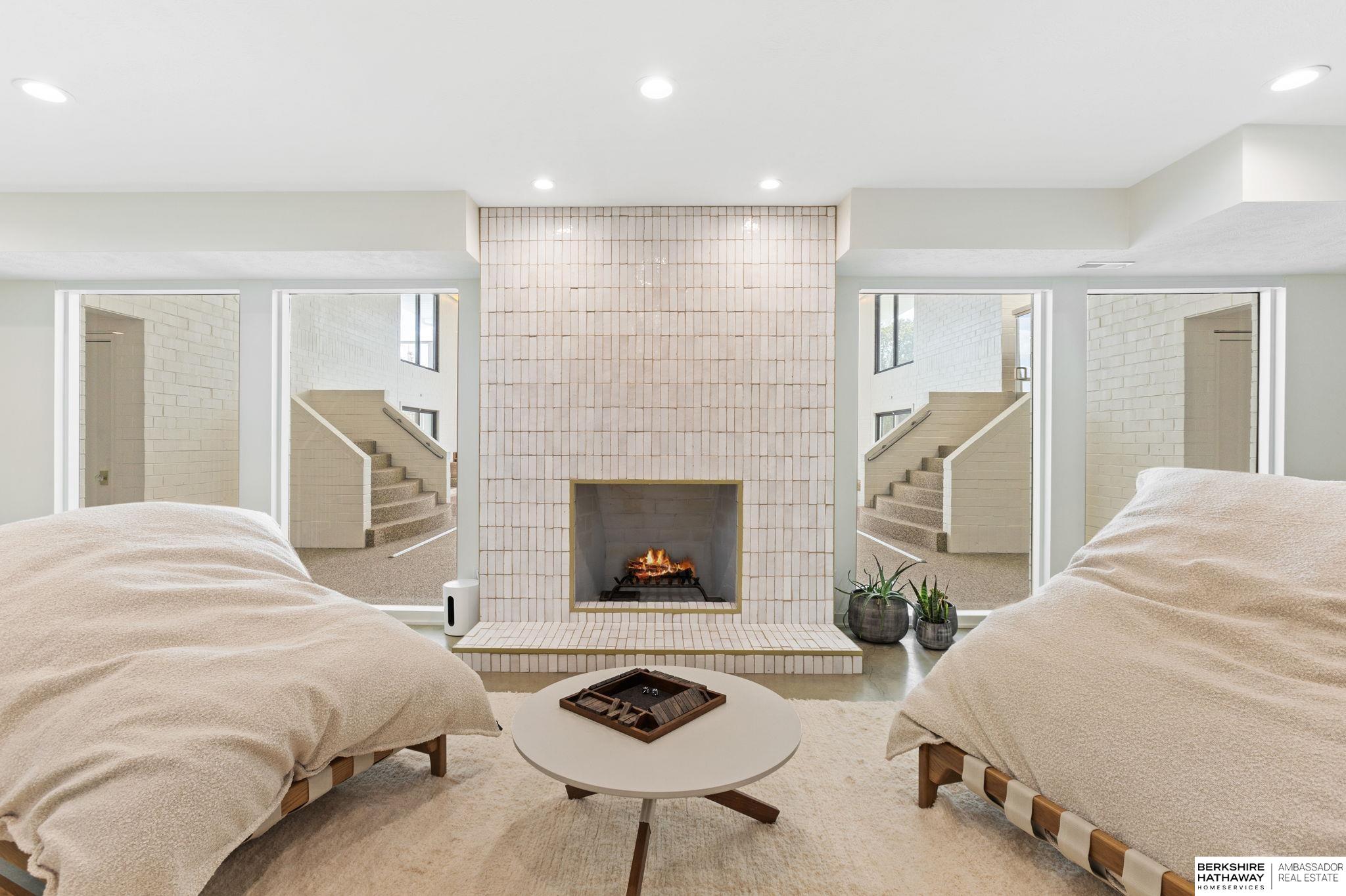 Lincoln, Nebraska 68516, United States, 5 Bedrooms Bedrooms, ,6 BathroomsBathrooms,Residential,Pending,203898