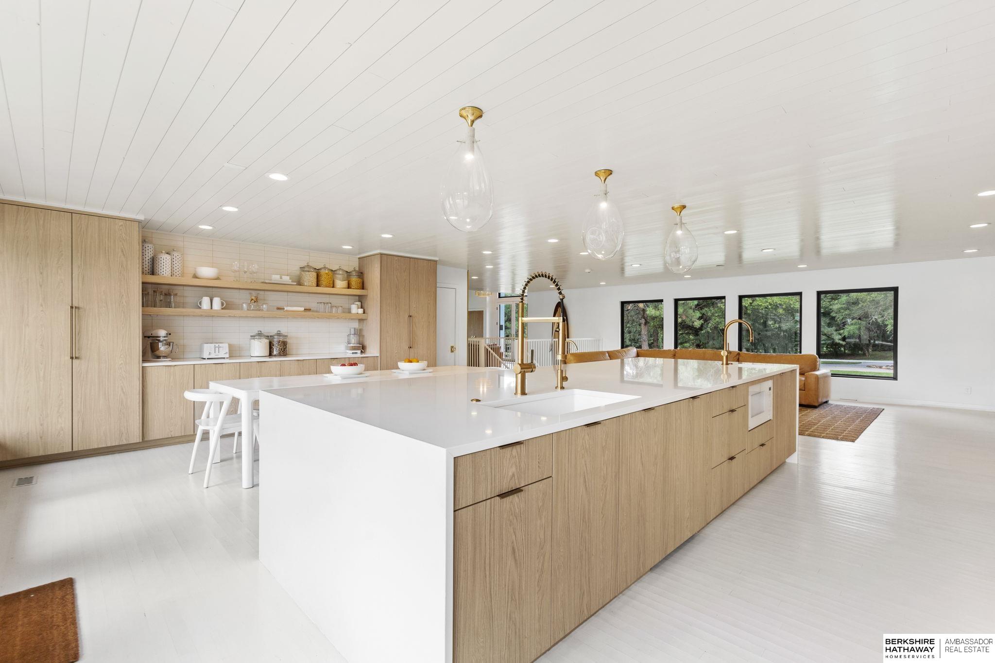 Lincoln, Nebraska 68516, United States, 5 Bedrooms Bedrooms, ,6 BathroomsBathrooms,Residential,Pending,203898