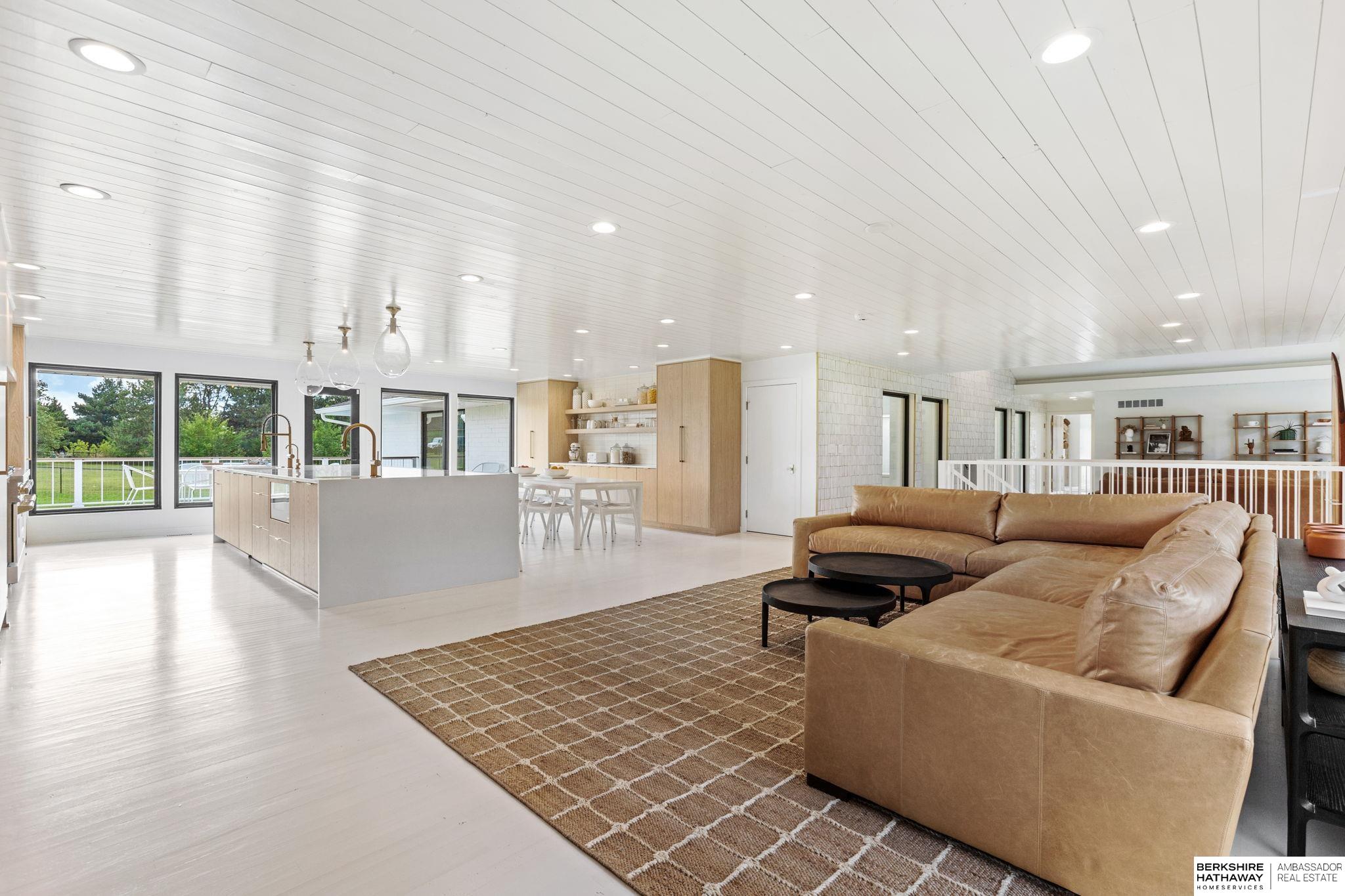 Lincoln, Nebraska 68516, United States, 5 Bedrooms Bedrooms, ,6 BathroomsBathrooms,Residential,Pending,203898