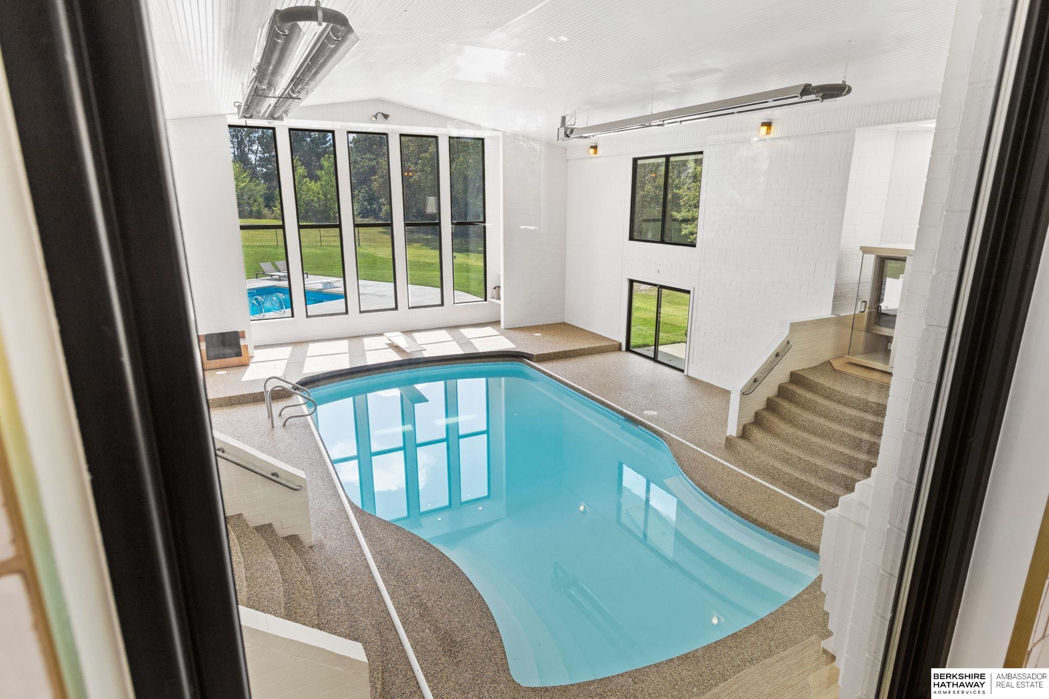 Lincoln, Nebraska 68516, United States, 5 Bedrooms Bedrooms, ,6 BathroomsBathrooms,Residential,Pending,203898