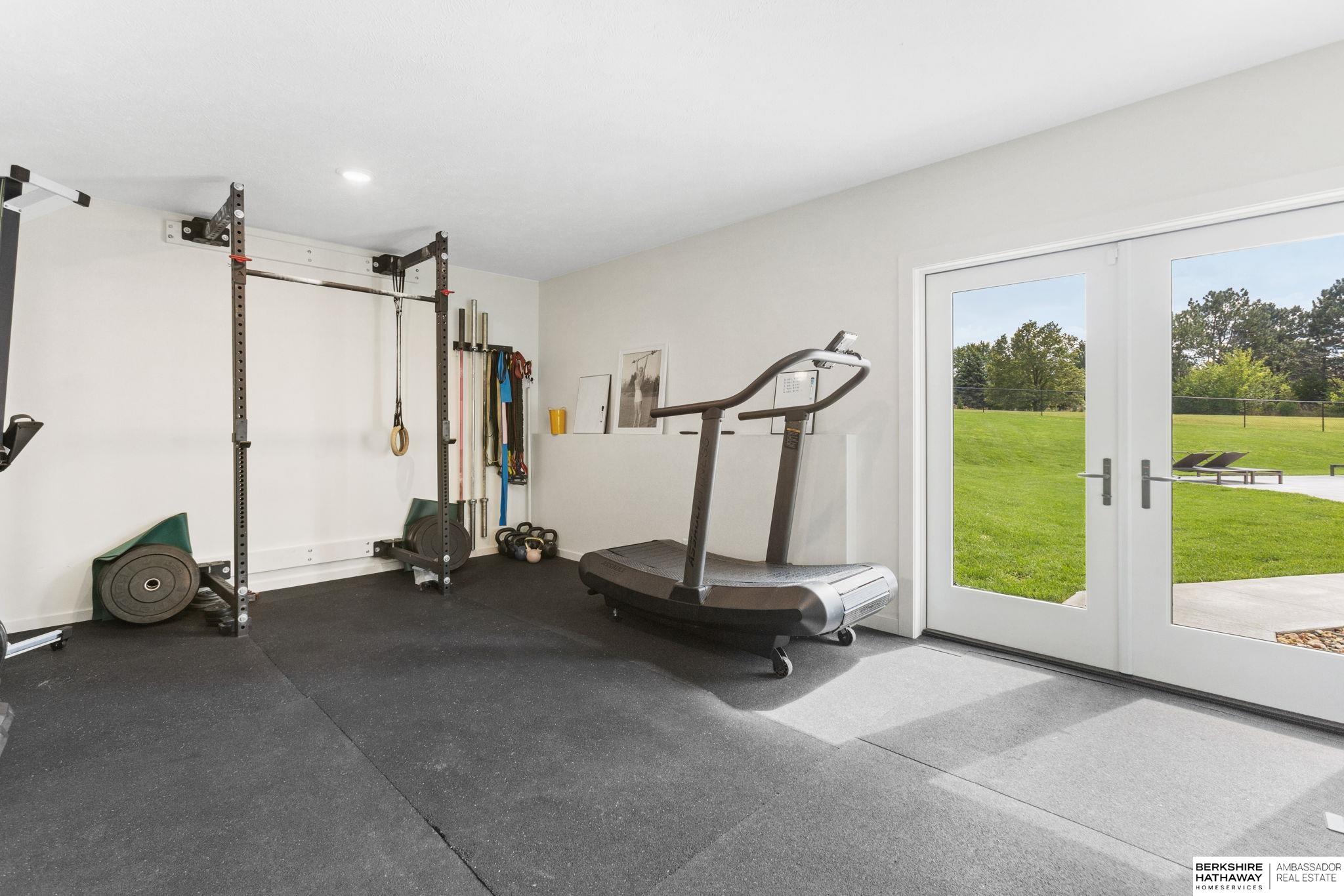 Lincoln, Nebraska 68516, United States, 5 Bedrooms Bedrooms, ,6 BathroomsBathrooms,Residential,Pending,203898